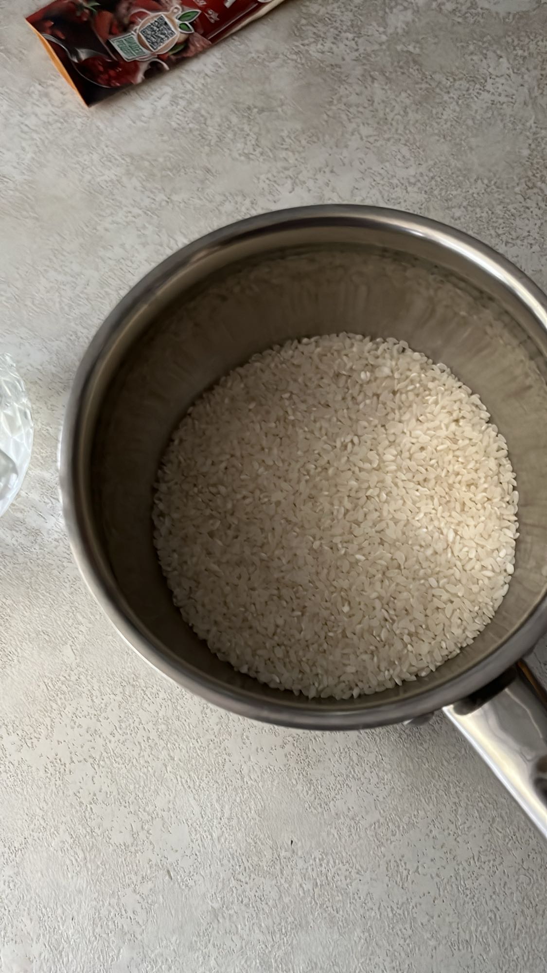 сырые рисовые зерна