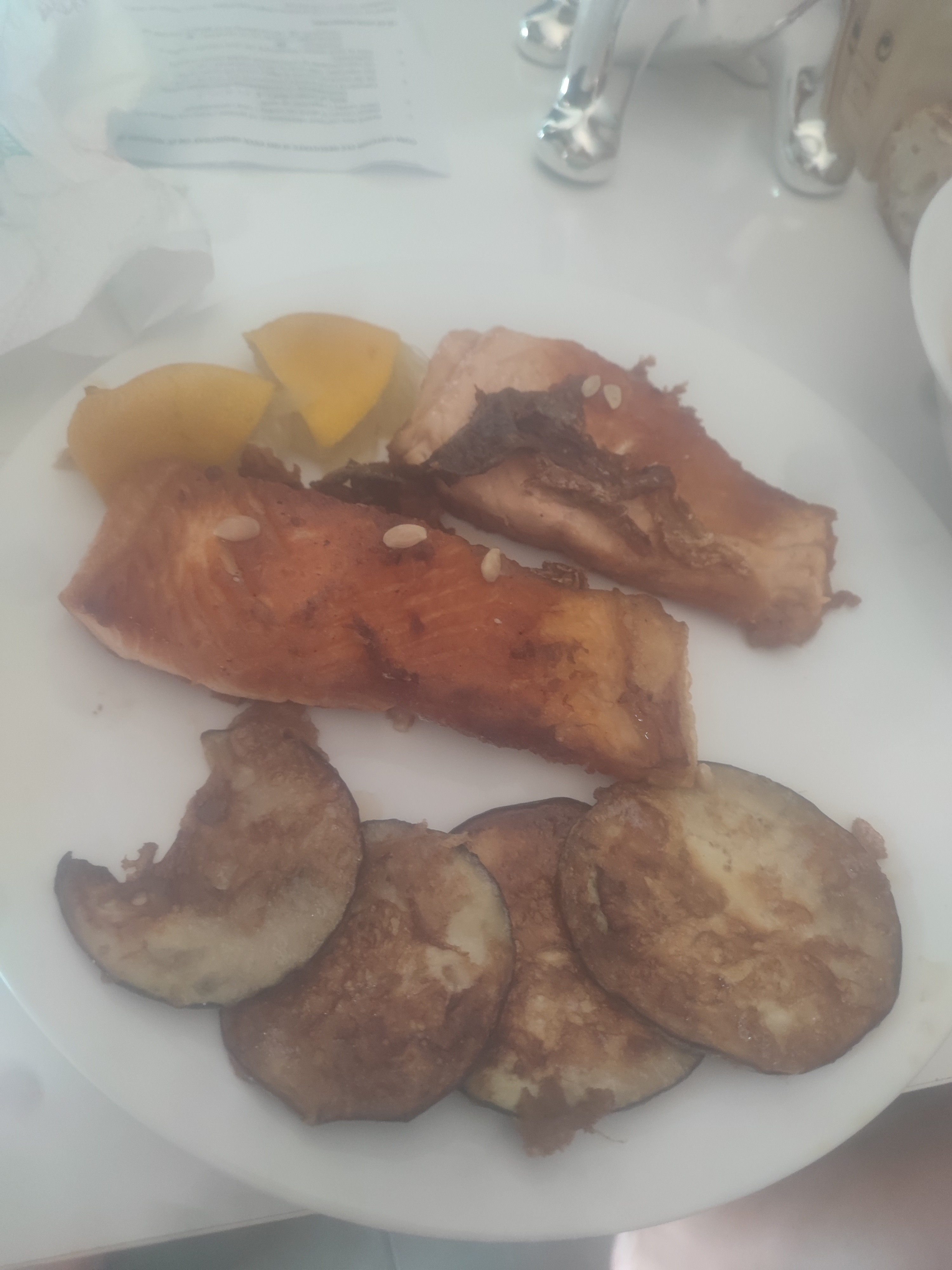 Salmón con berenjena
