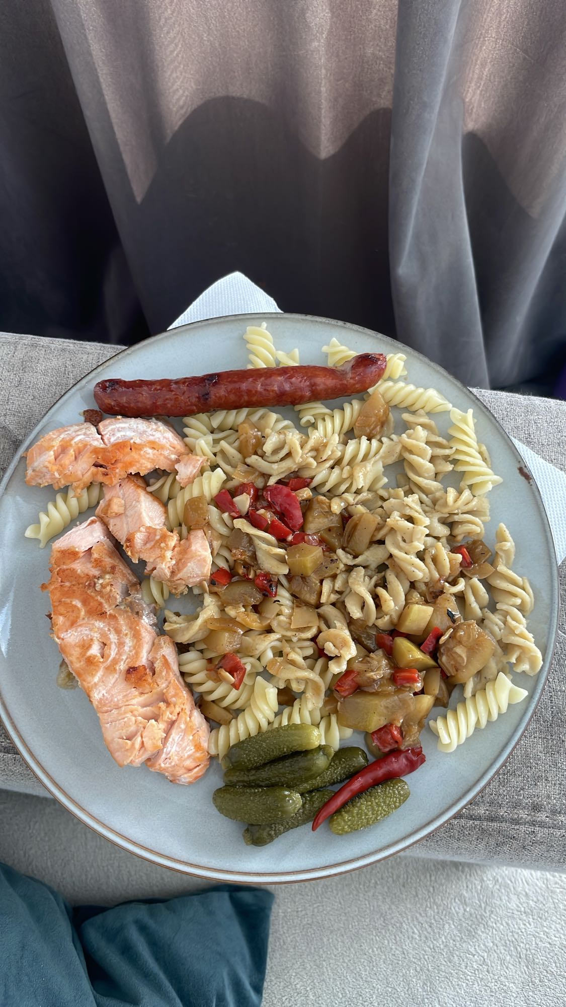 Paste cu somon și legume