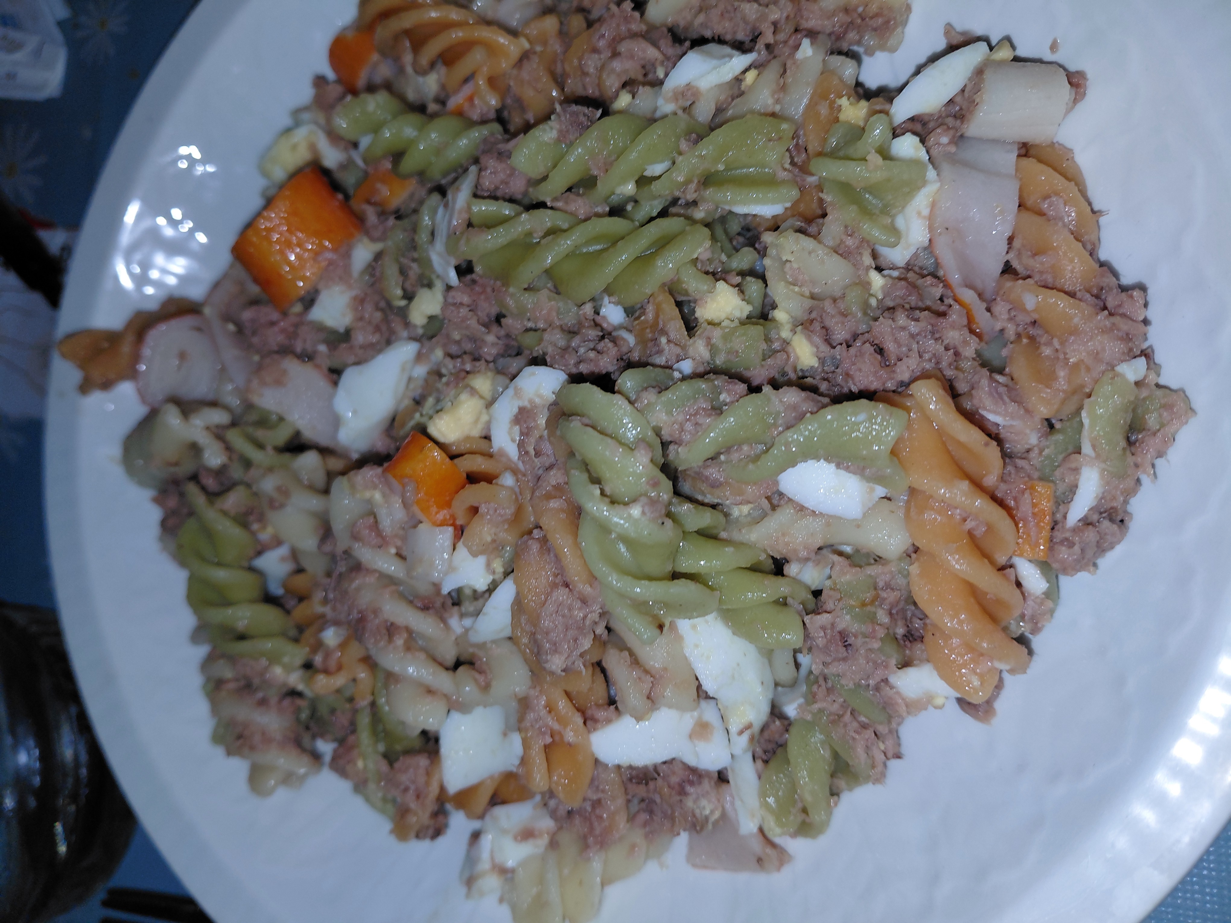 Ensalada de pasta y atún