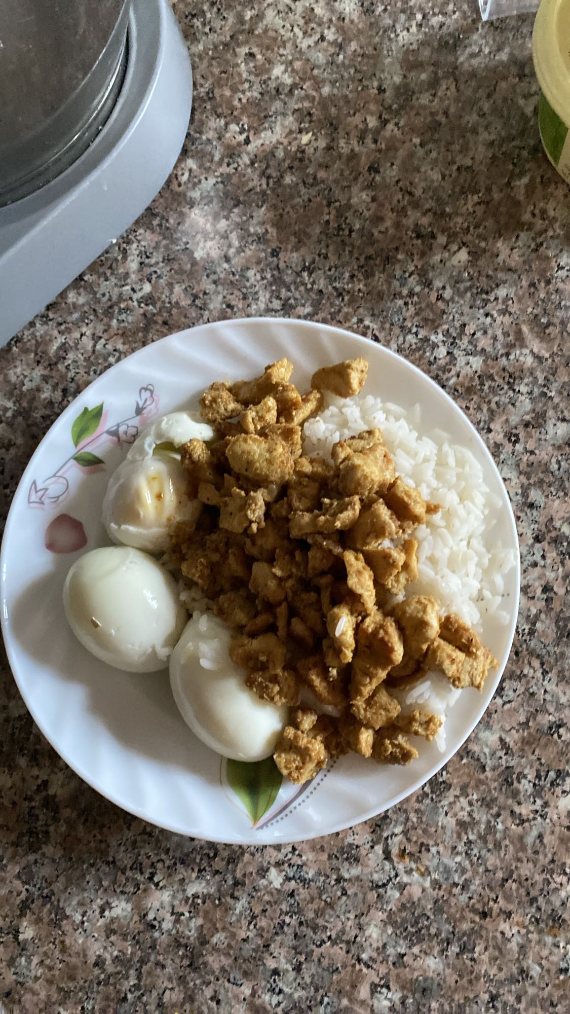 Poulet, riz et œufs durs