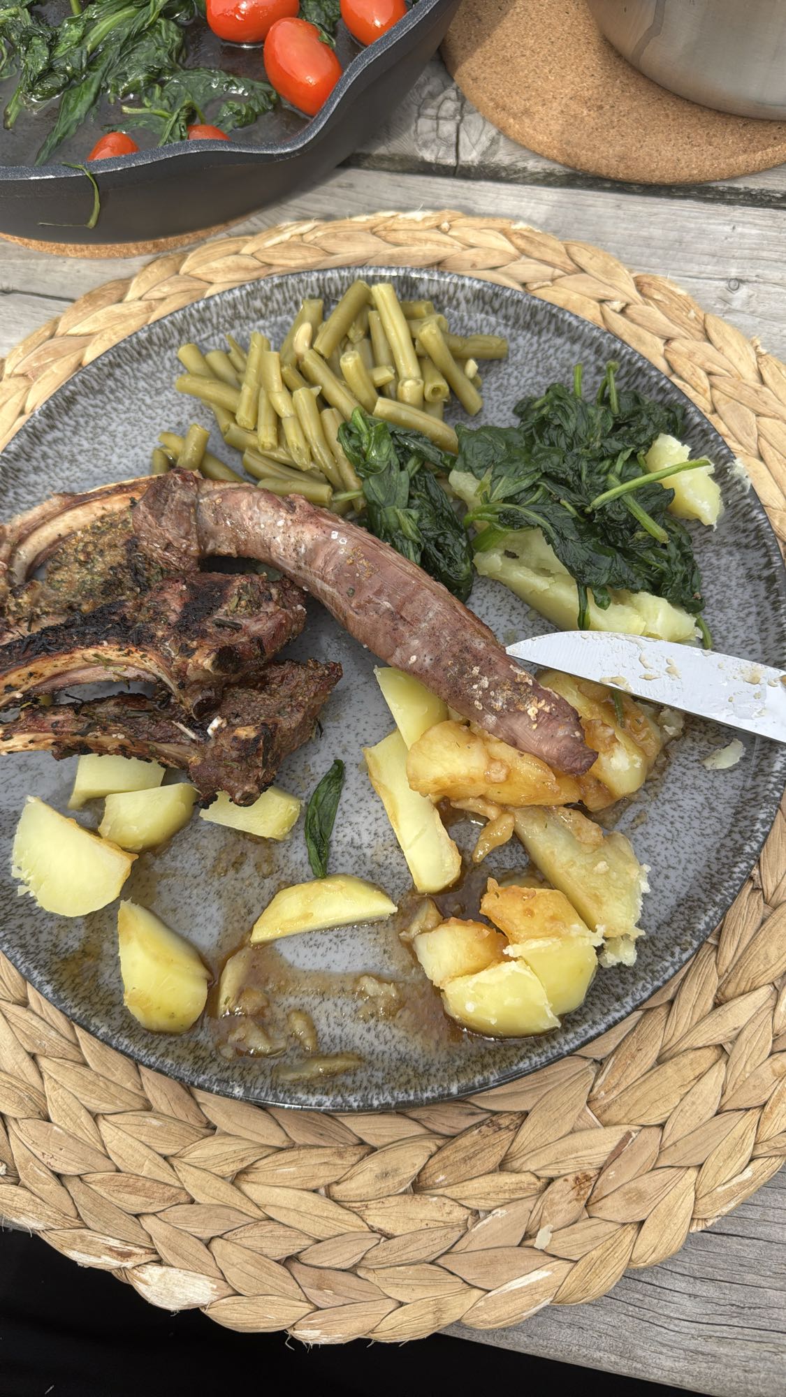 Lammkotelett mit Gemüse