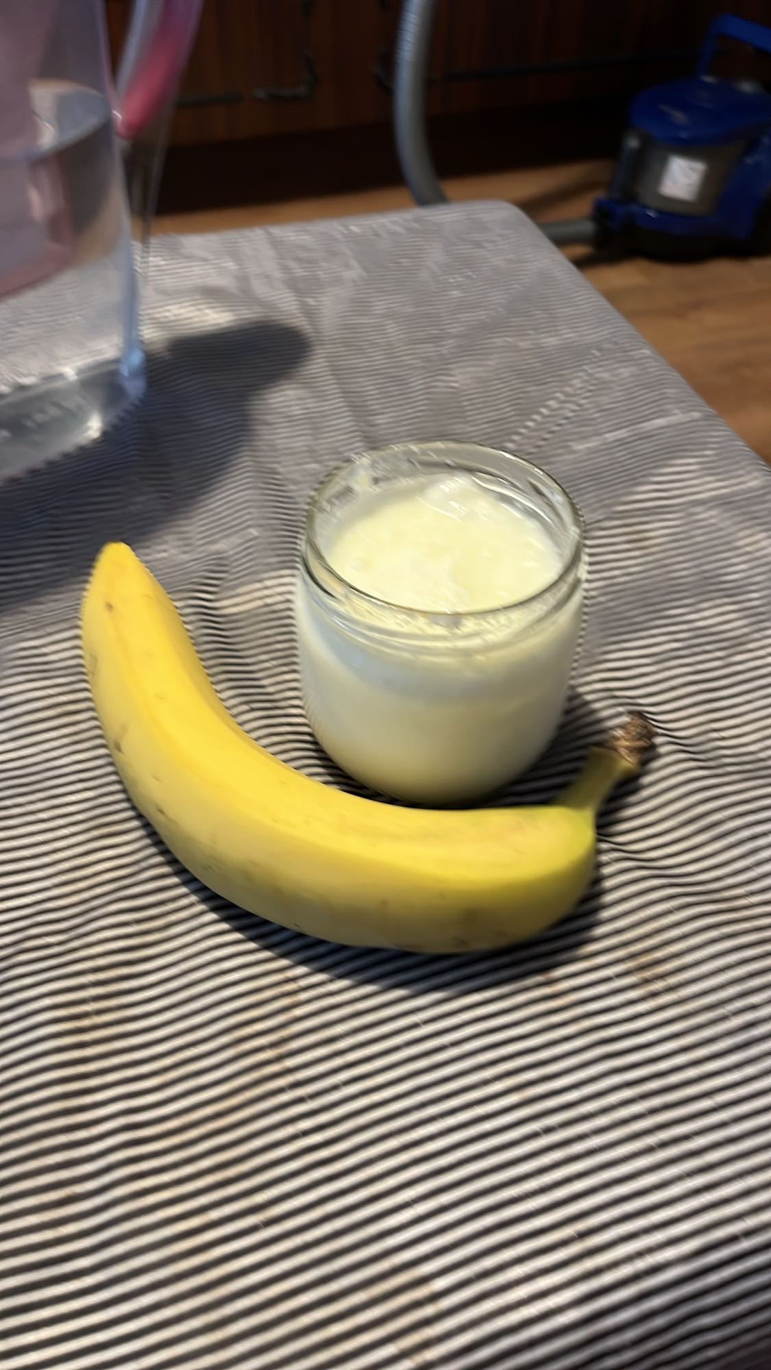 Банан и кисело мляко
