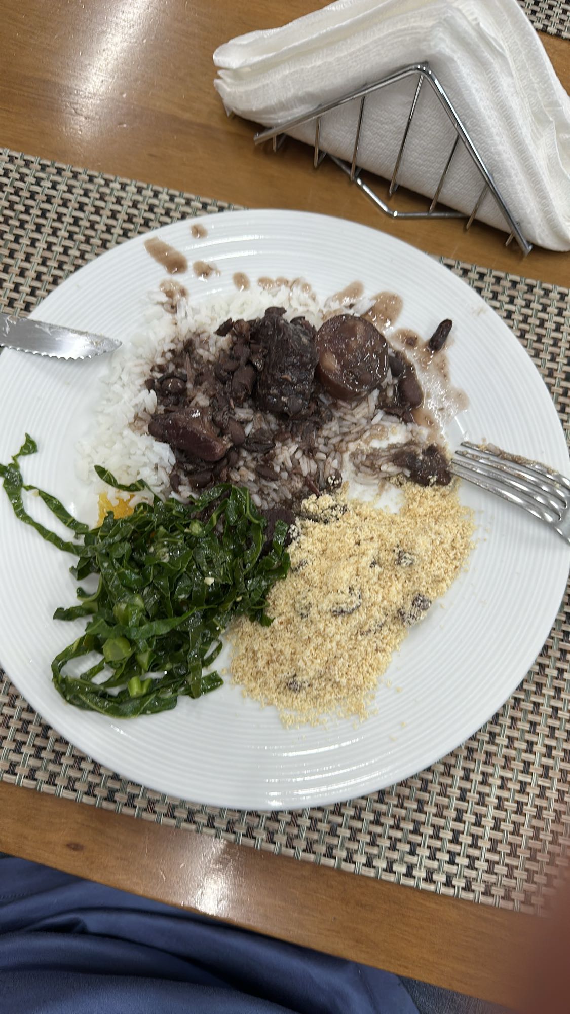 Feijoada com arroz e couve