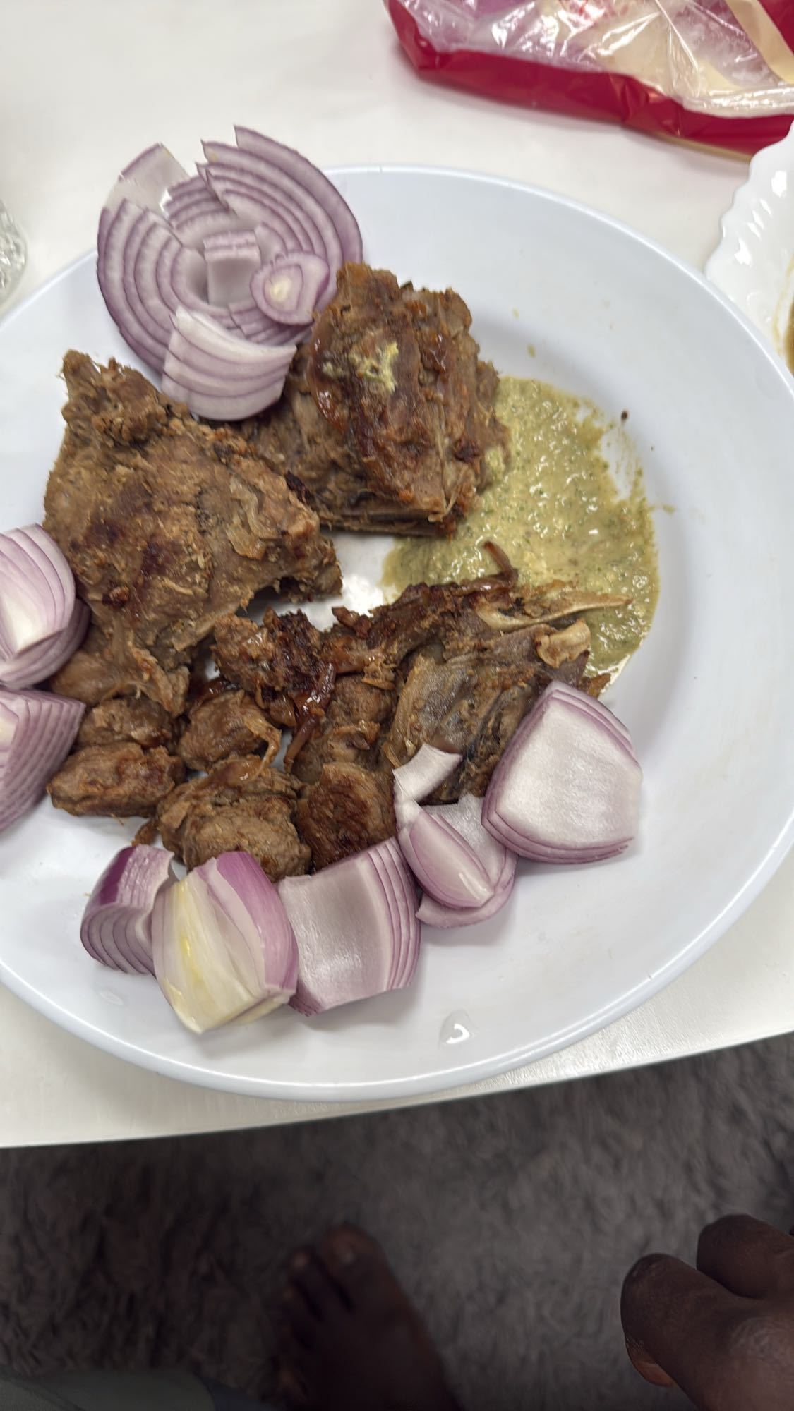 Grillet kjøtt med løk