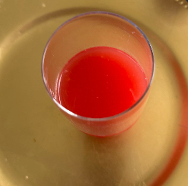 glas rode vruchtensap