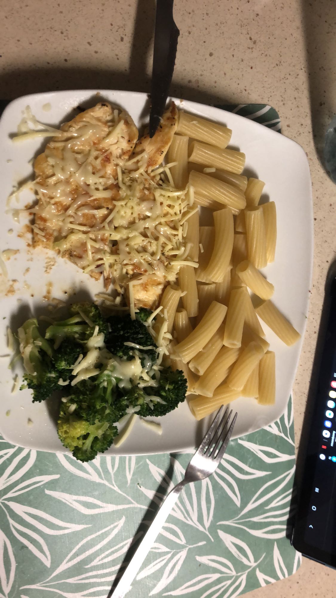 Chicken pasta with broccoli