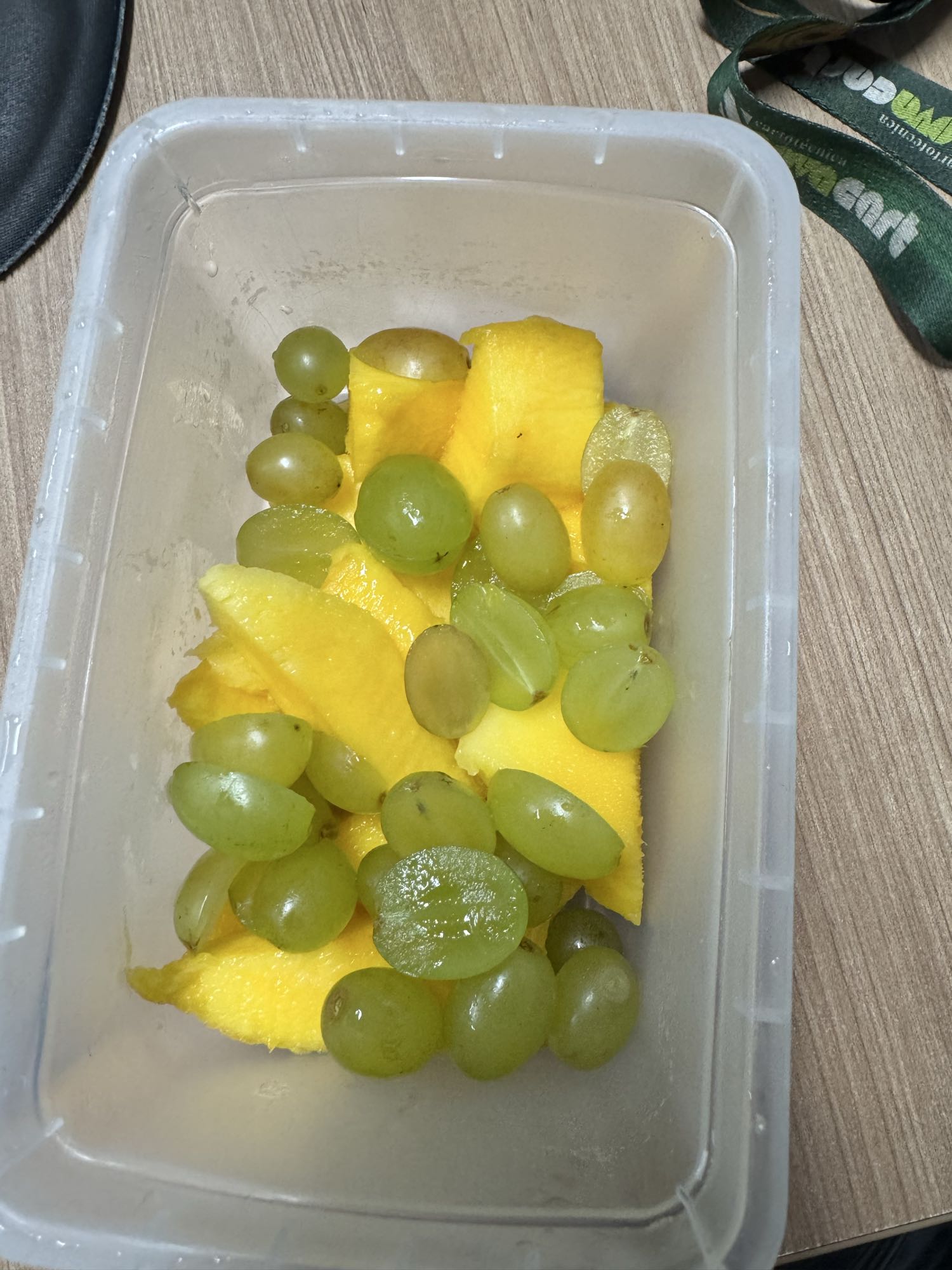 Salada de manga e uva