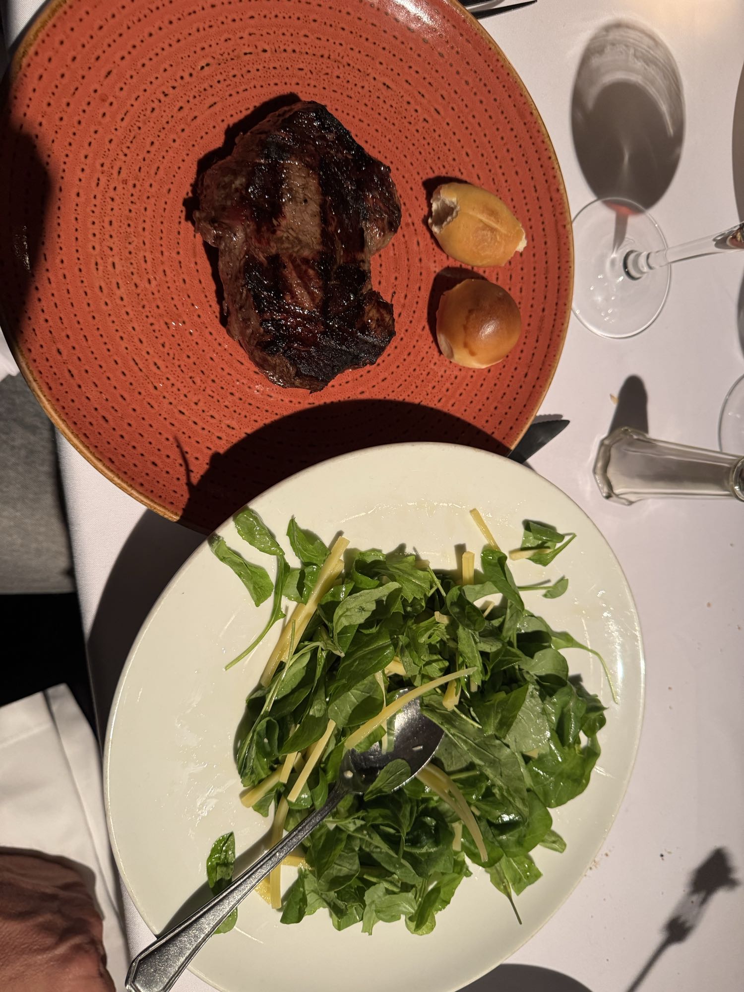 Filete con ensalada verde