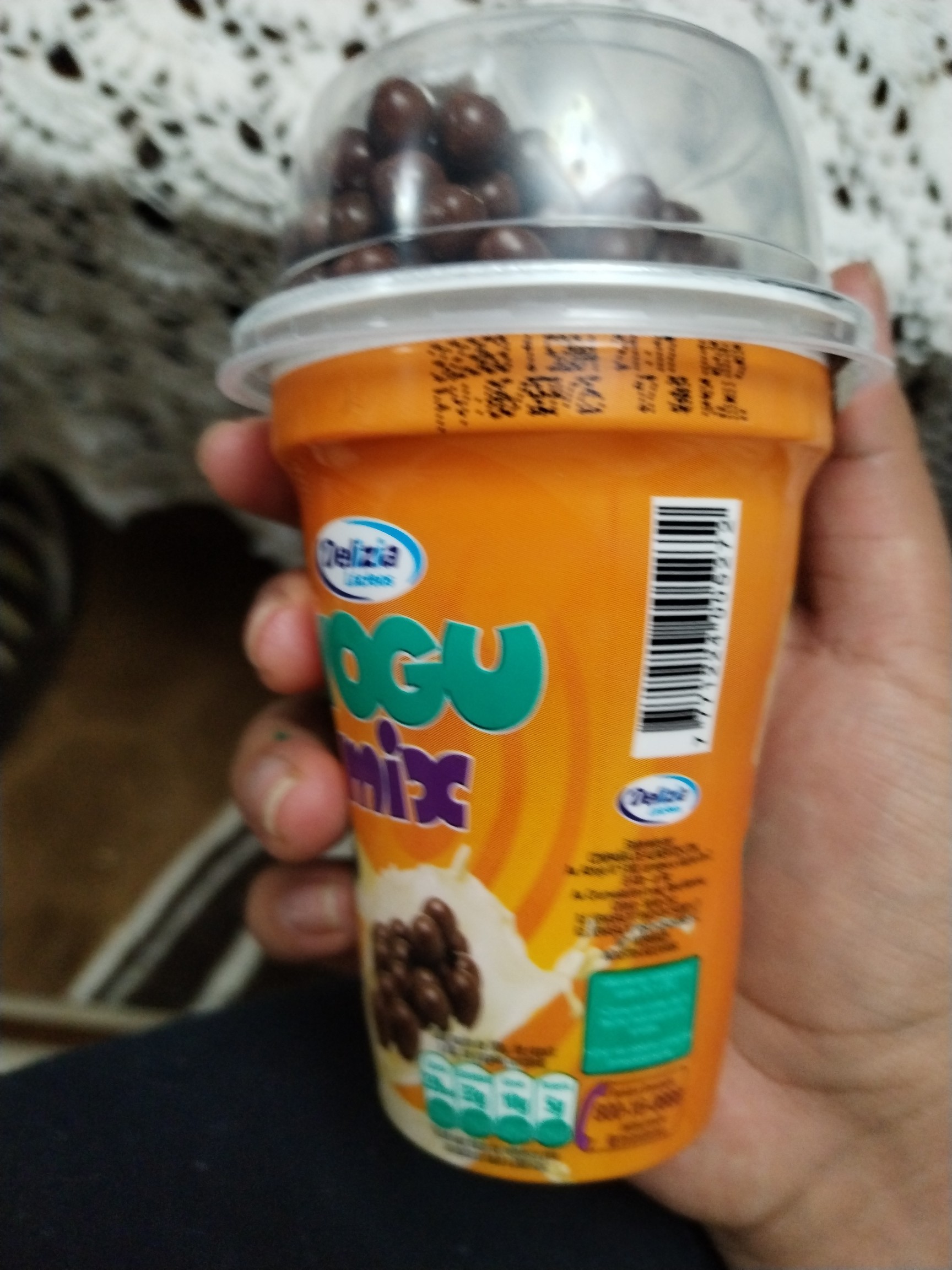 Yogur con bolitas de chocolate