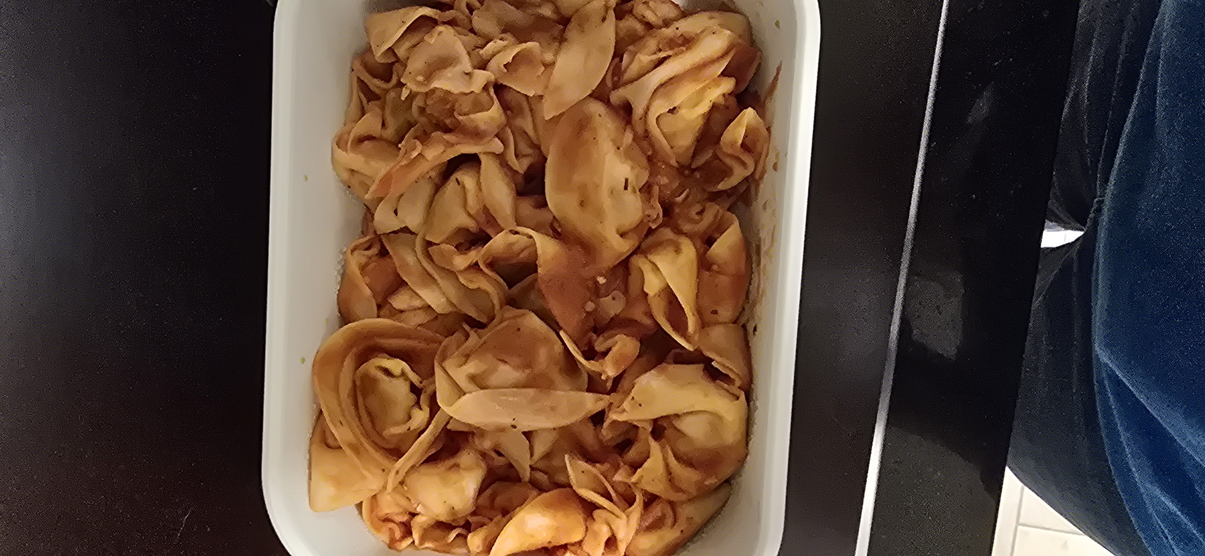 Tortellini met tomatensaus