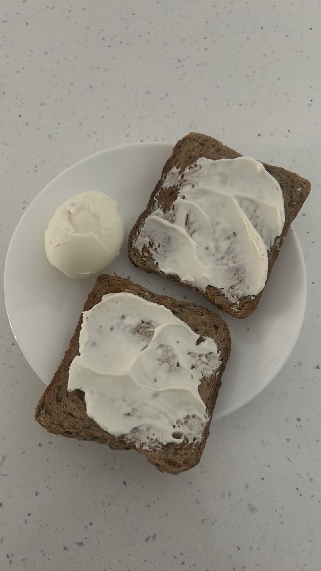 Pâine cu ou și unt