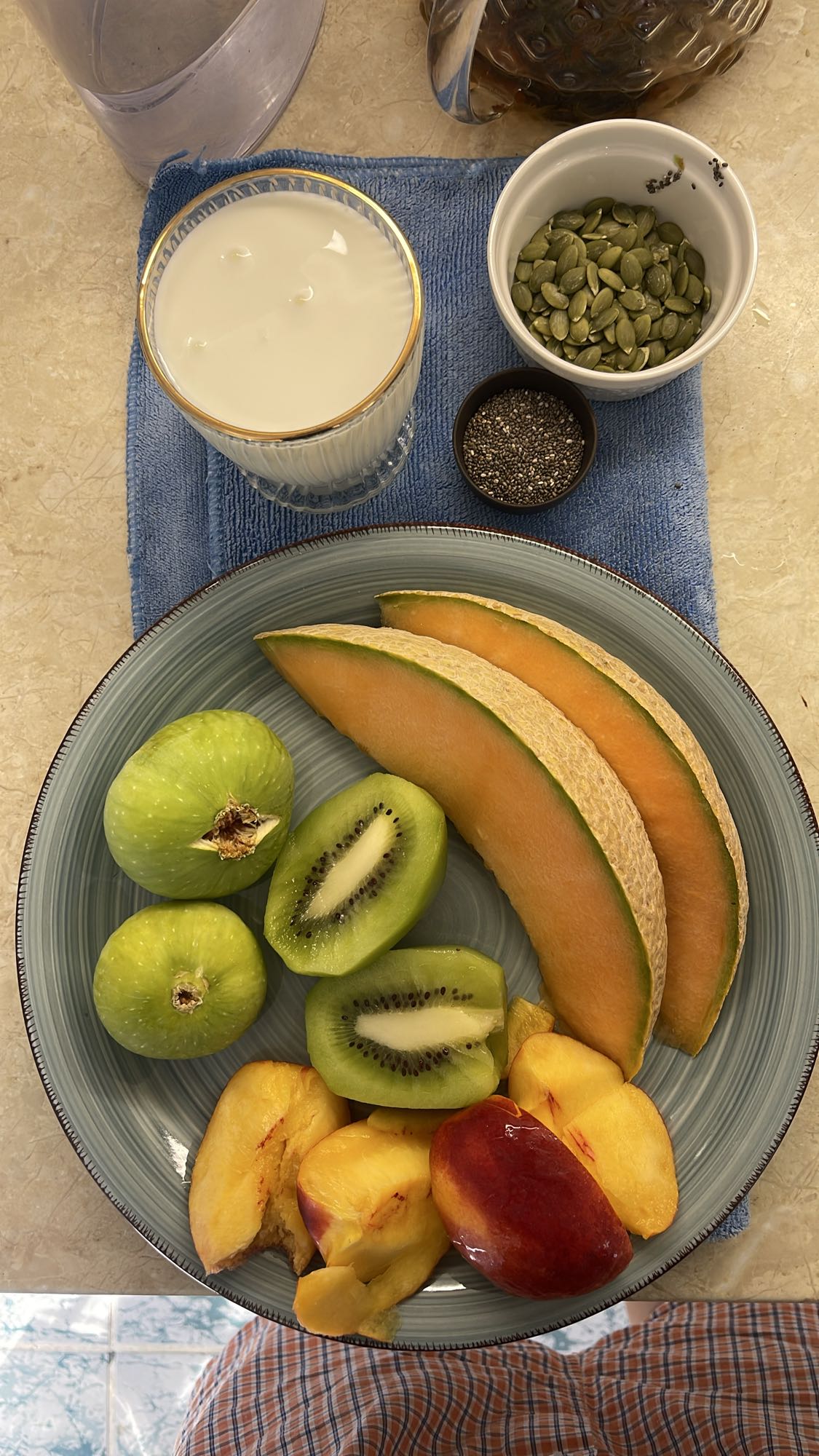 Фруктовый завтрак с семенами