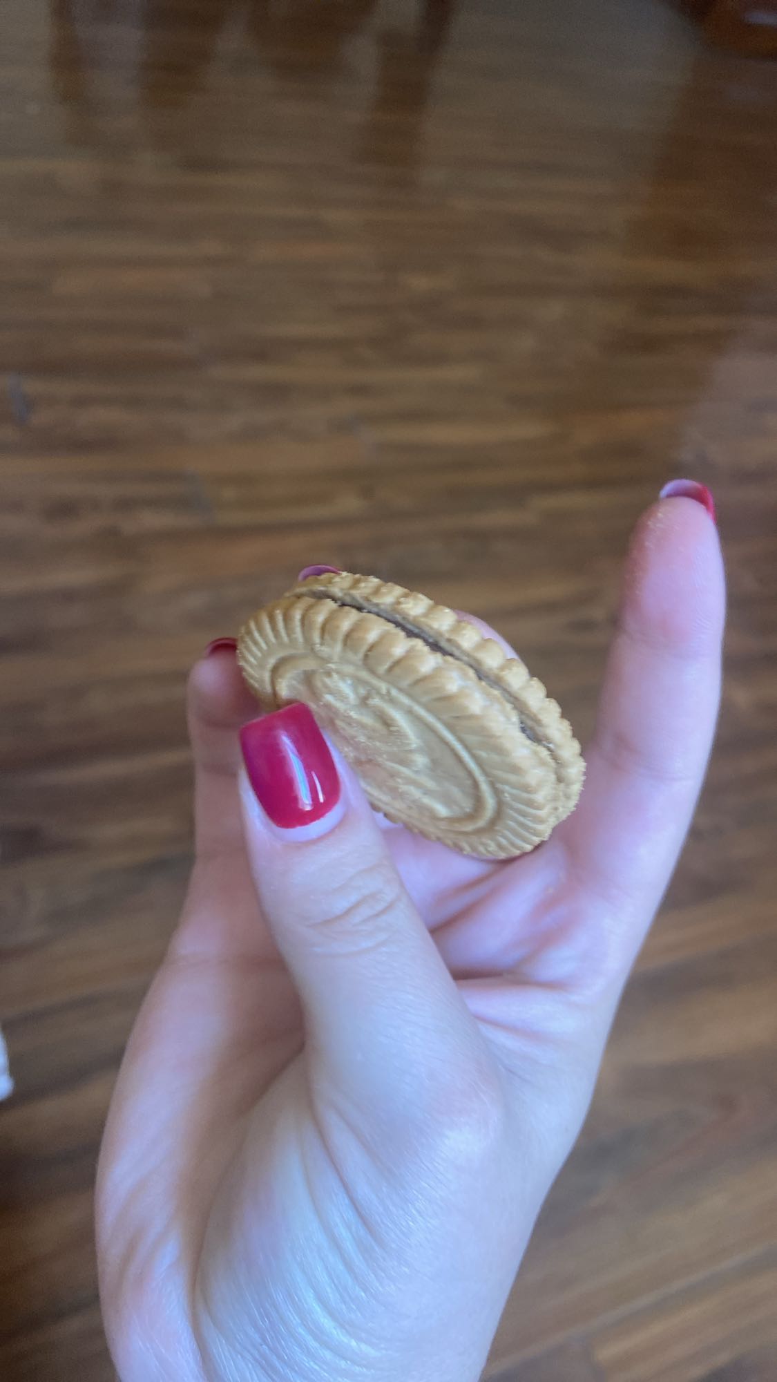 Vanilla sandwich cookie