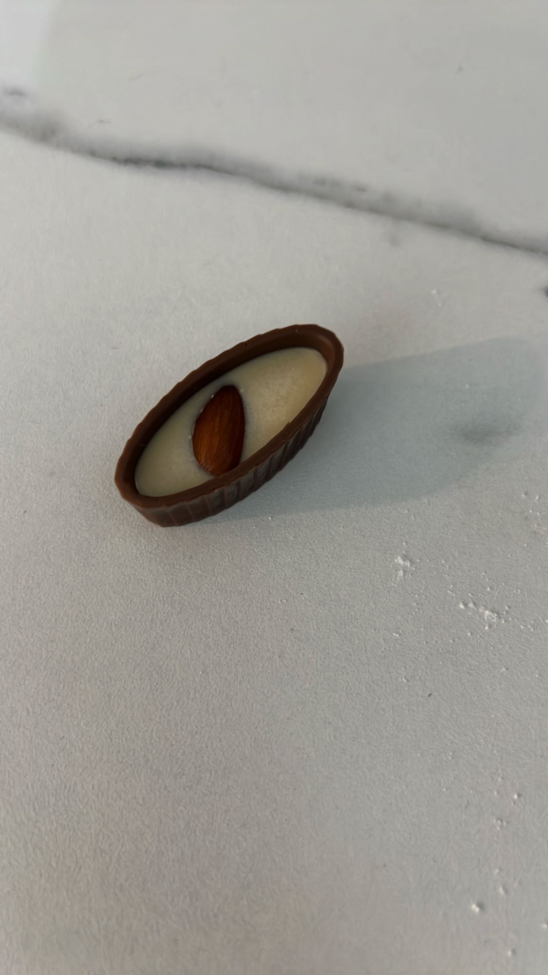 շոկոլադե նուշով կոնֆետ