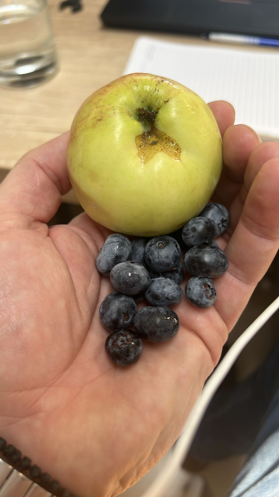 Măr și afine proaspete