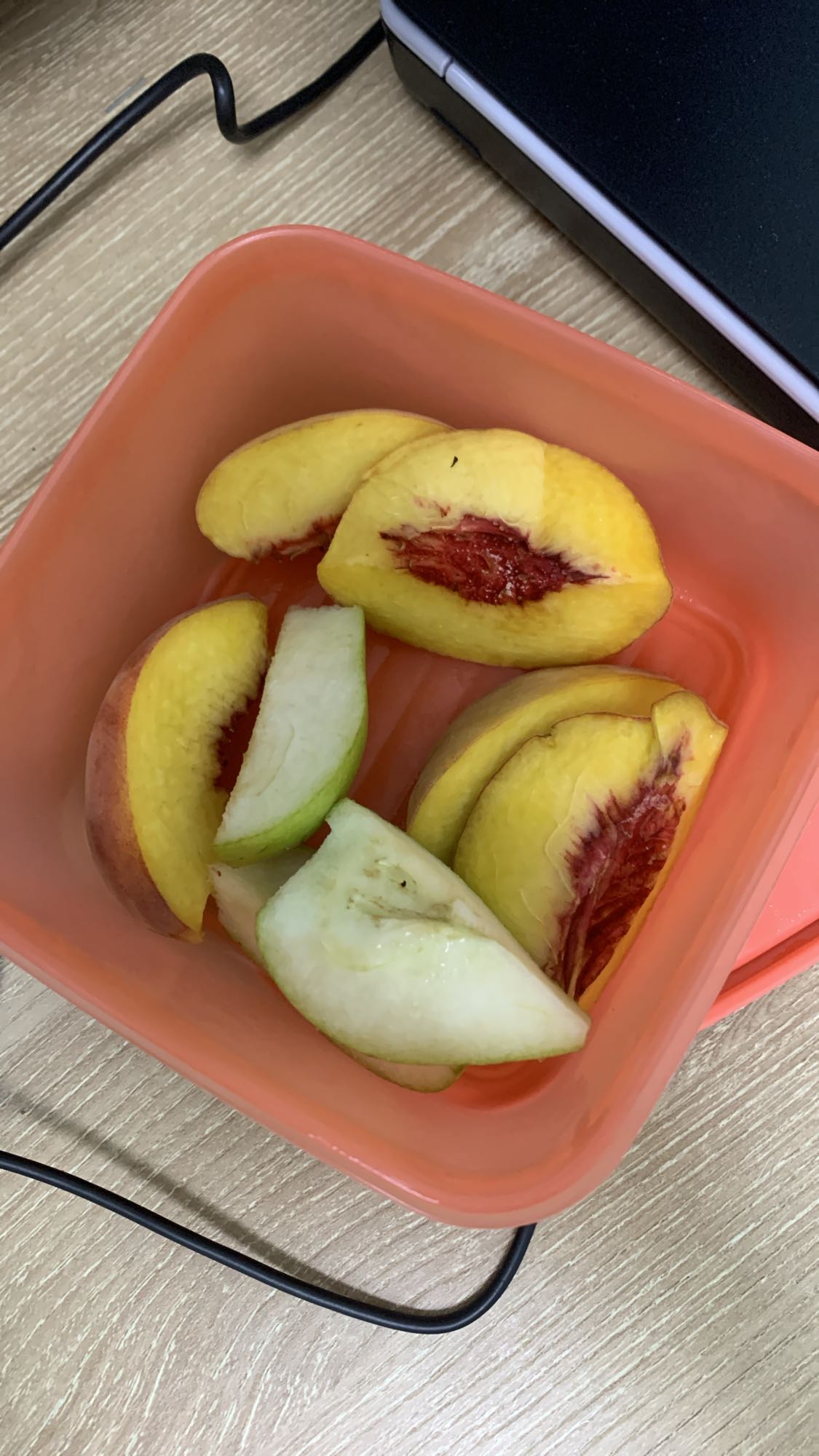 Peach and guava slices