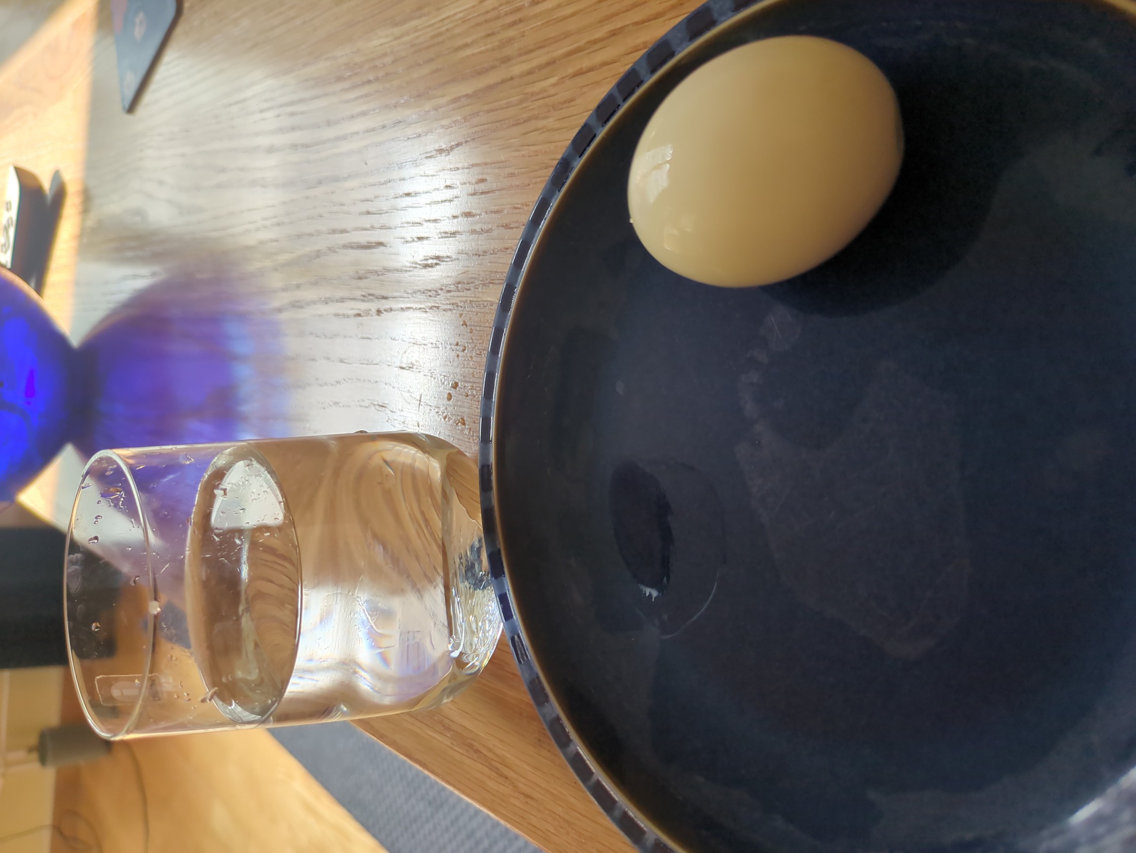 Kokt ägg och vatten