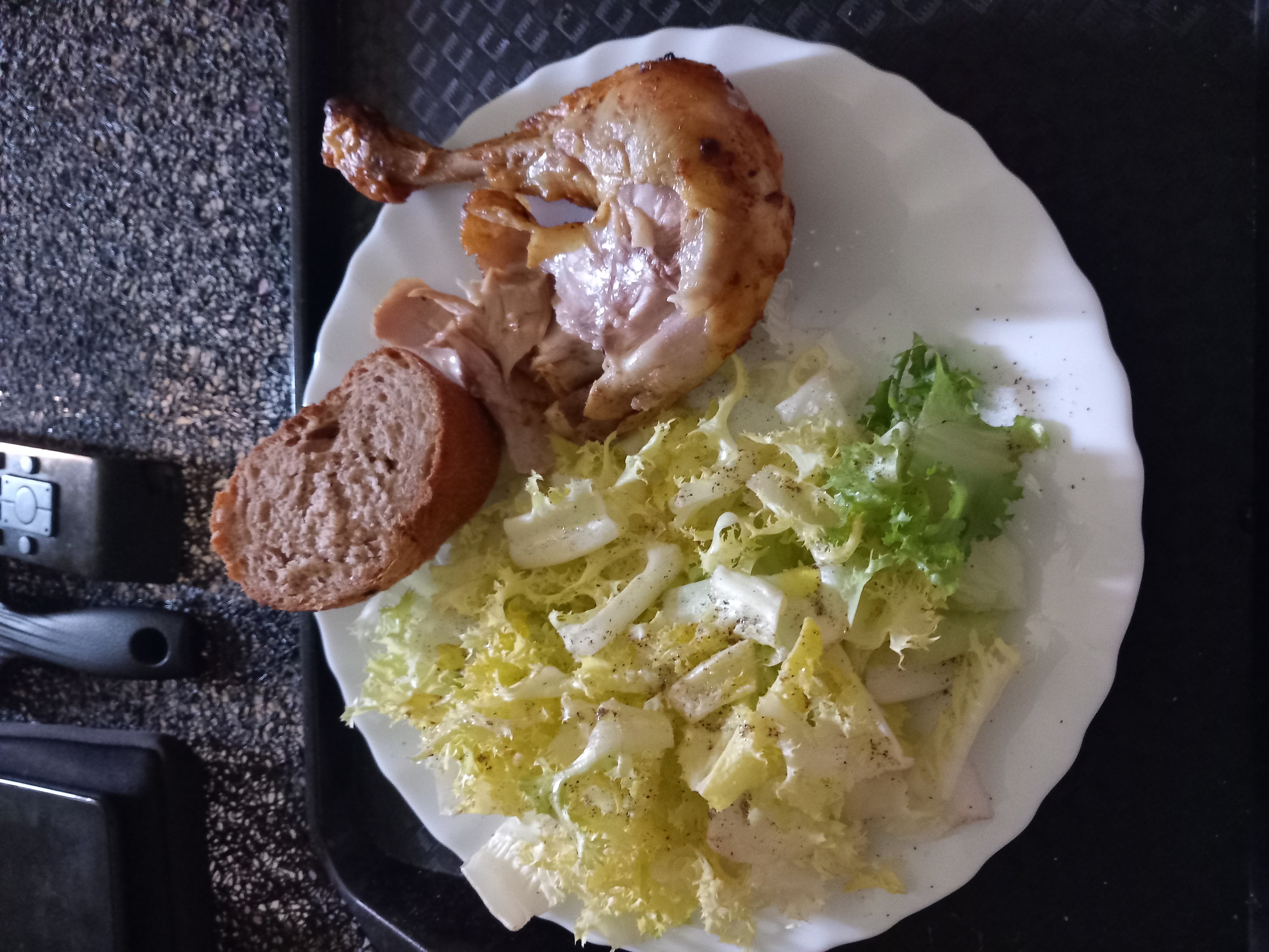 Poulet avec salade
