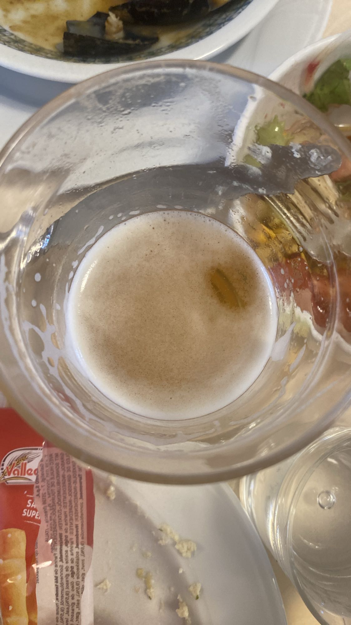 resztka piwa w szklance