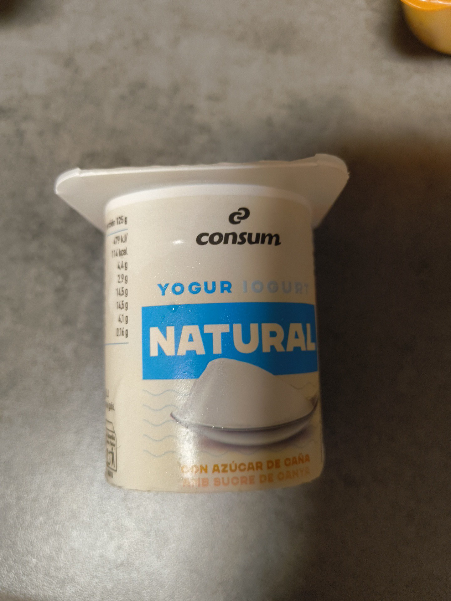 Yogur natural azucarado