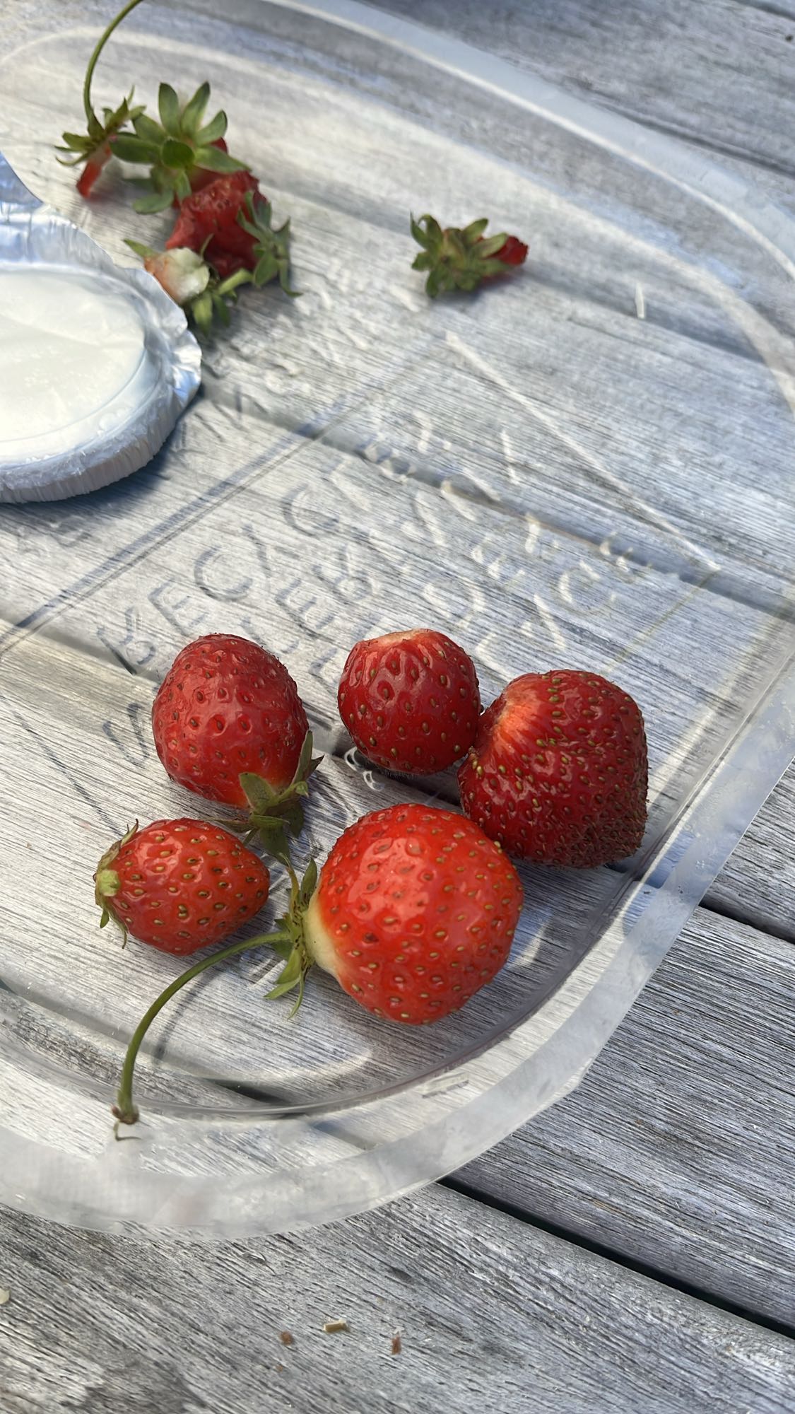 Fraises fraîches et yaourt