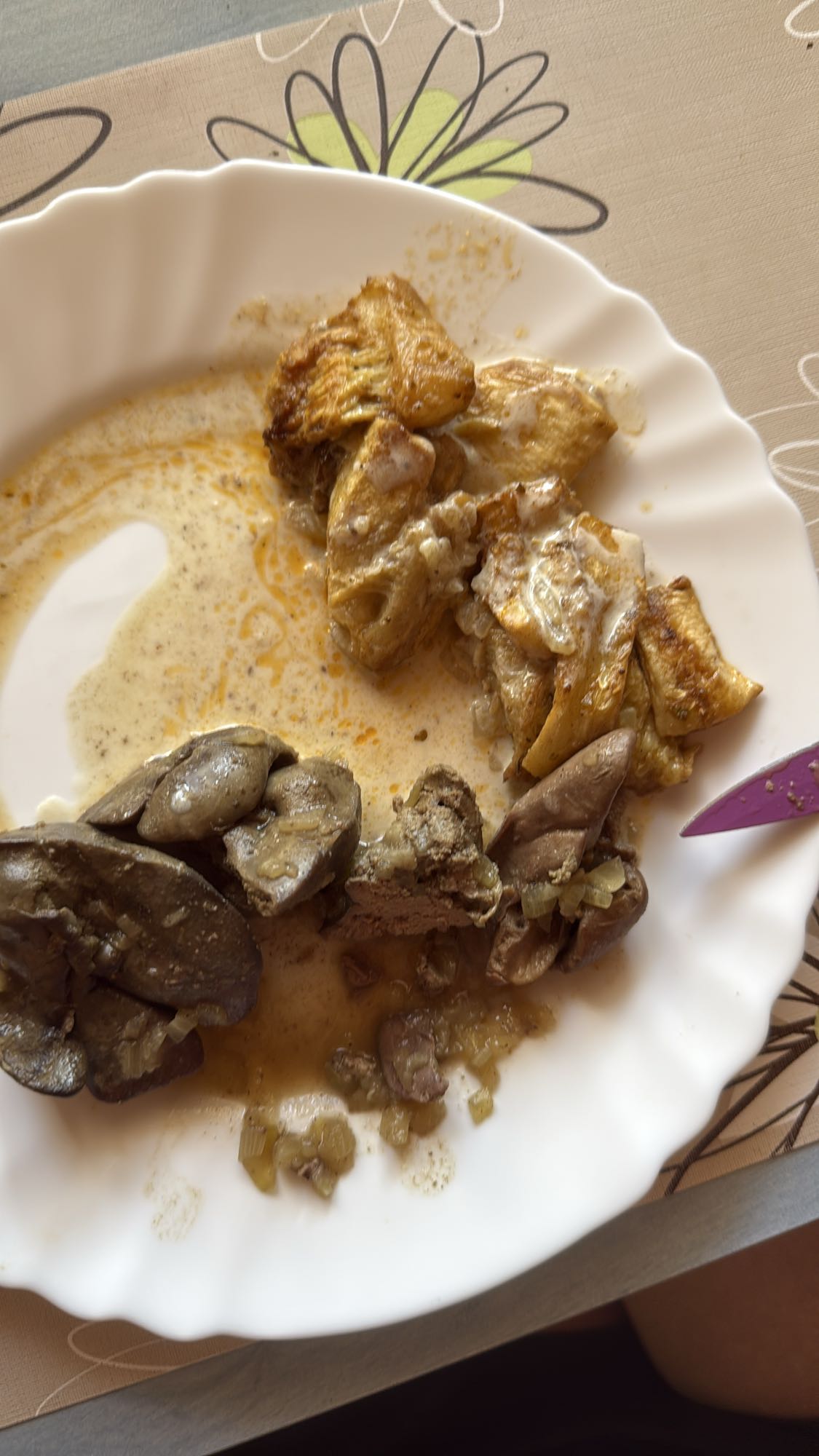 Ficat cu cartofi și sos