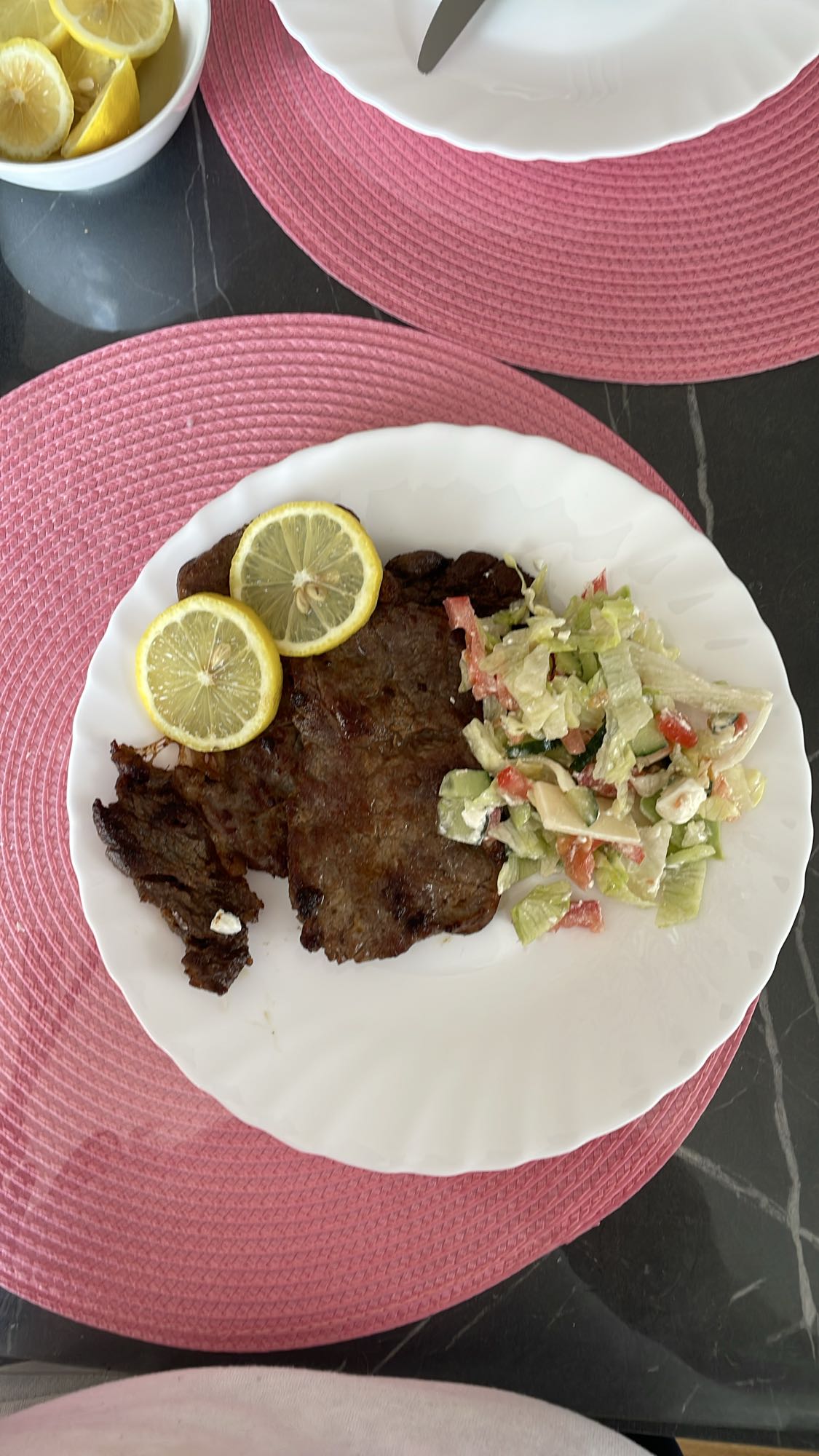 Biff med grönsallad