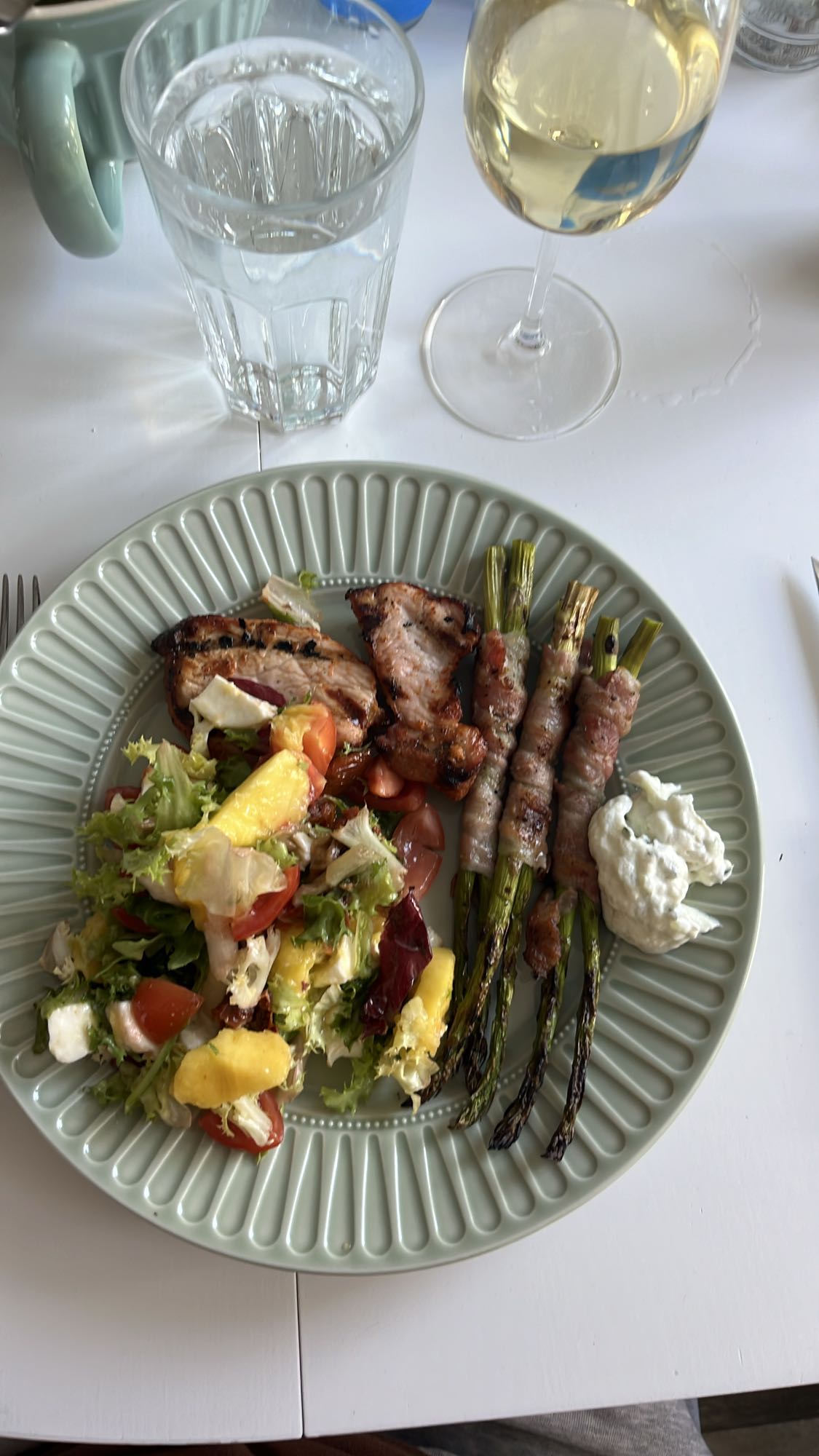 Grilltallrik med sallad