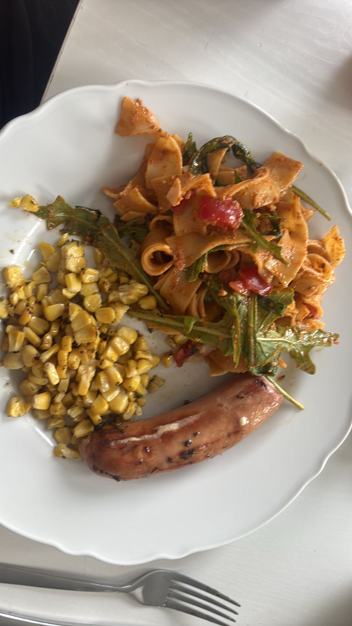 Wurst mit Pasta & Mais