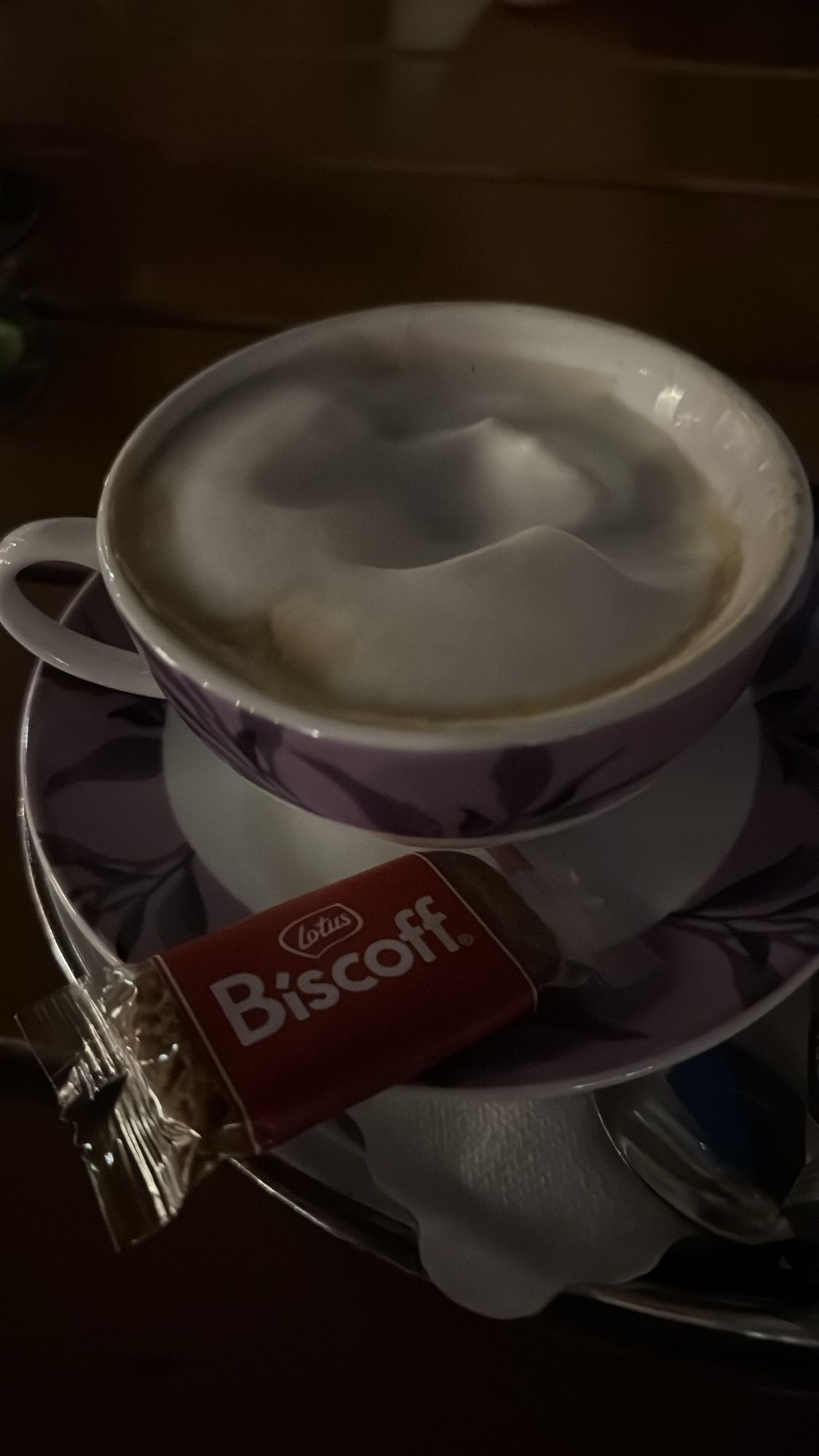 Cappuccino mit Keks