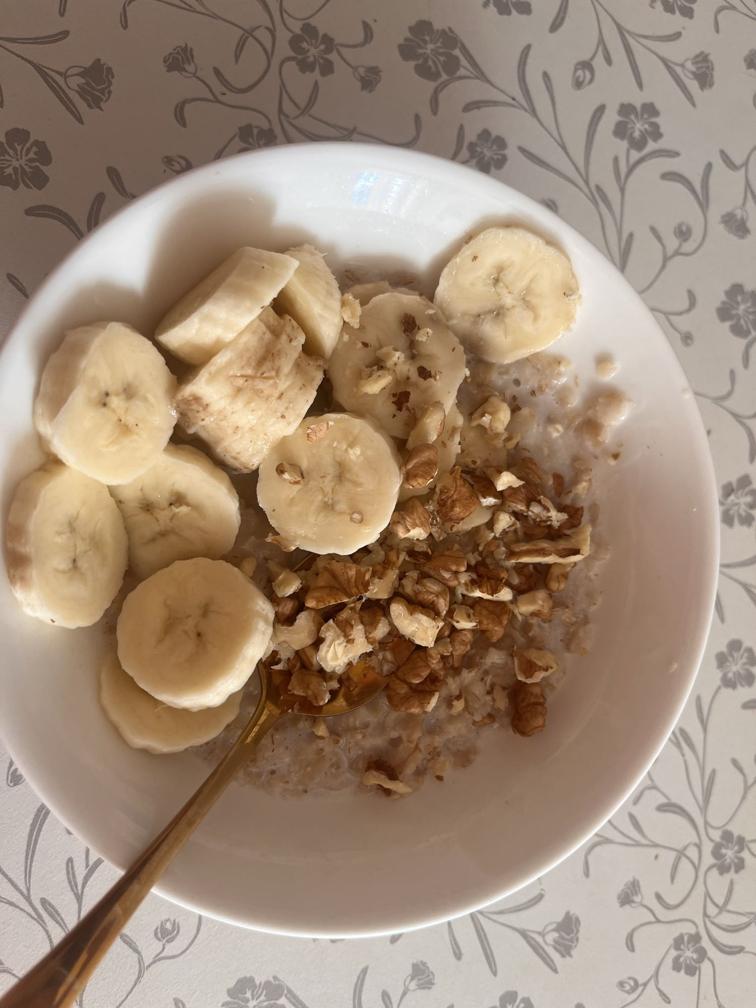 овсянка с бананом и орехами