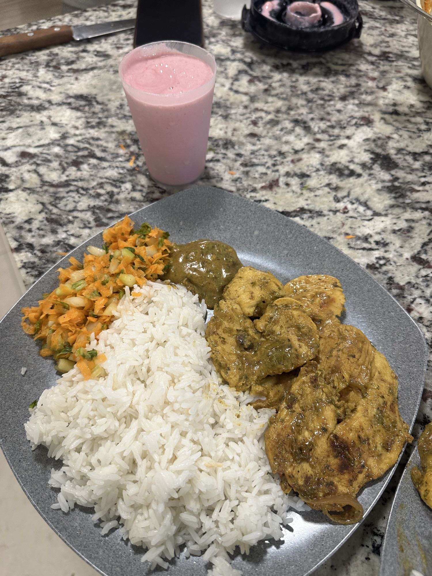 Pollo con arroz y batido
