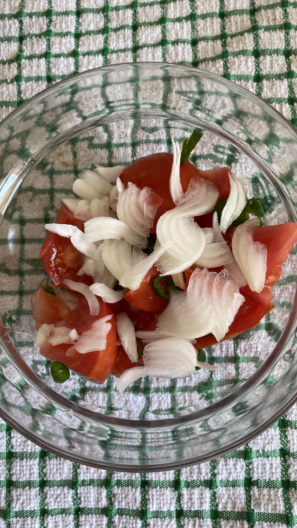 Salată de roșii și ceapă