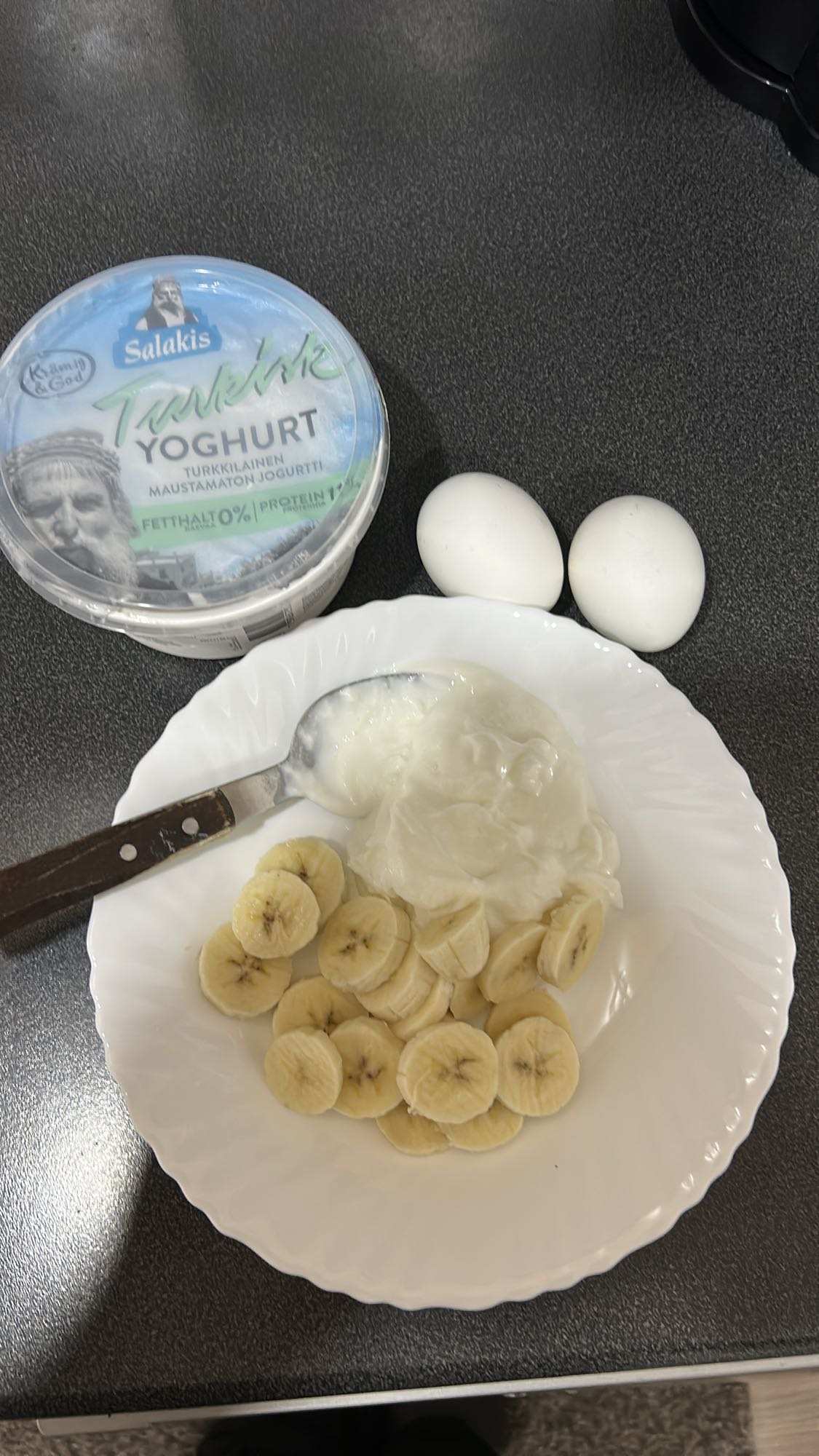 Yoghurt, banan og egg
