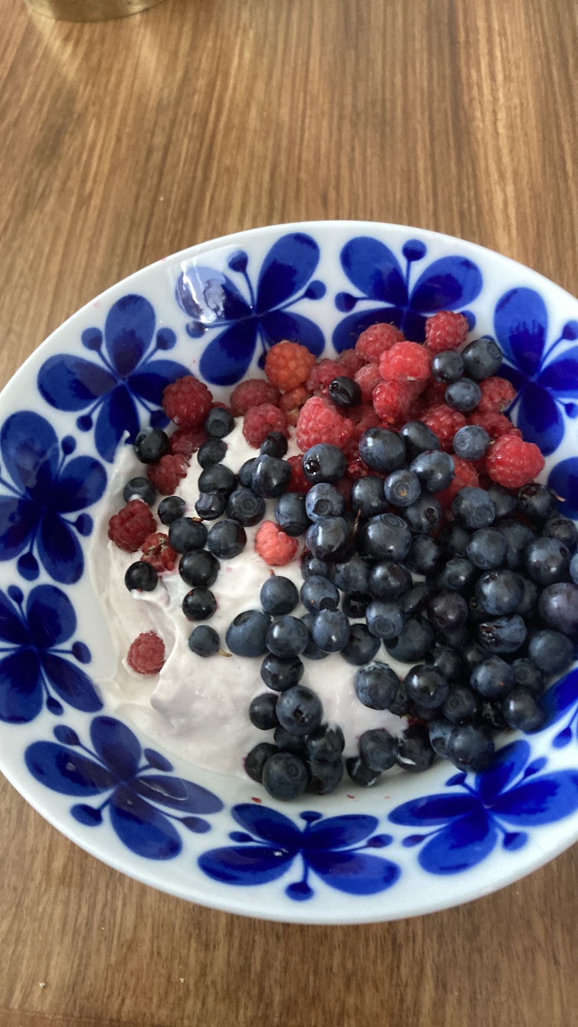 Bär med yoghurt