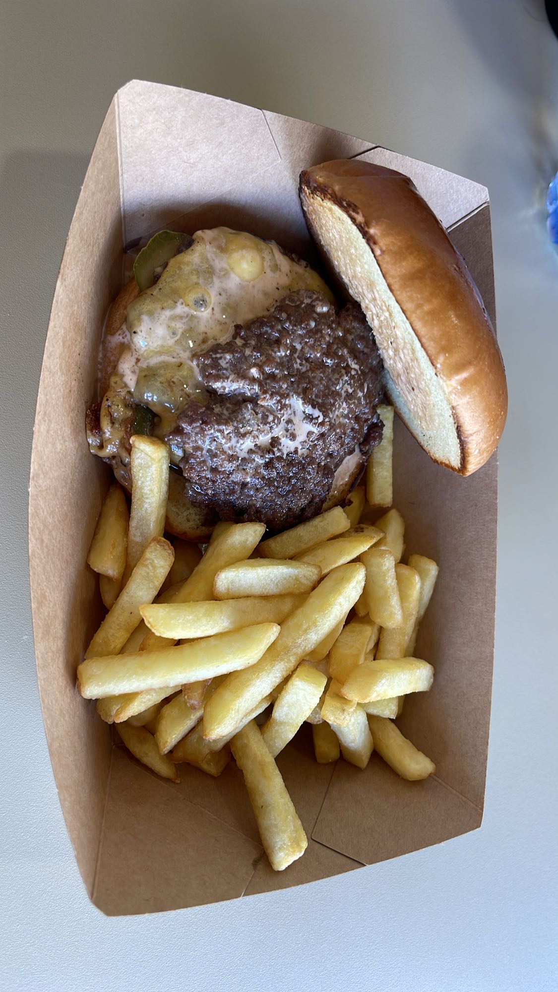 бургер с картошкой фри