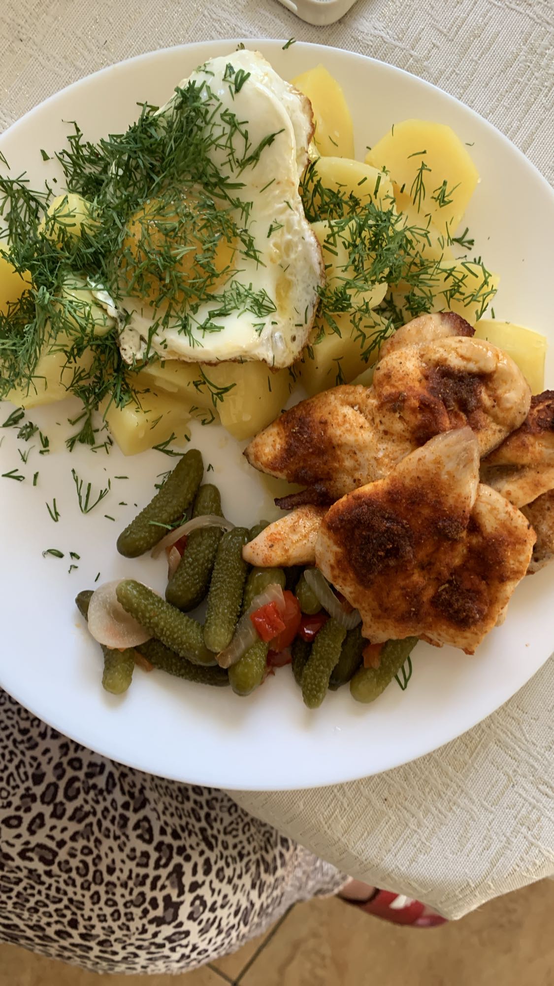 Kurczak z ziemniakami i jajkiem