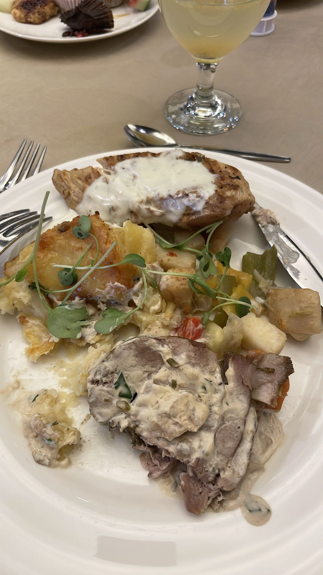 Friptură cu legume și sos