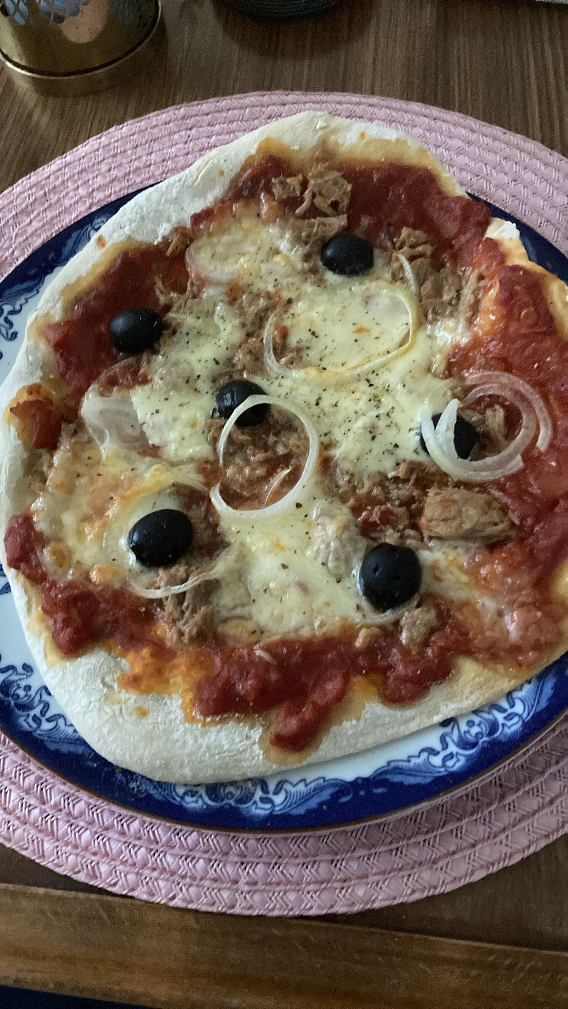 Tonfiskpizza med oliver