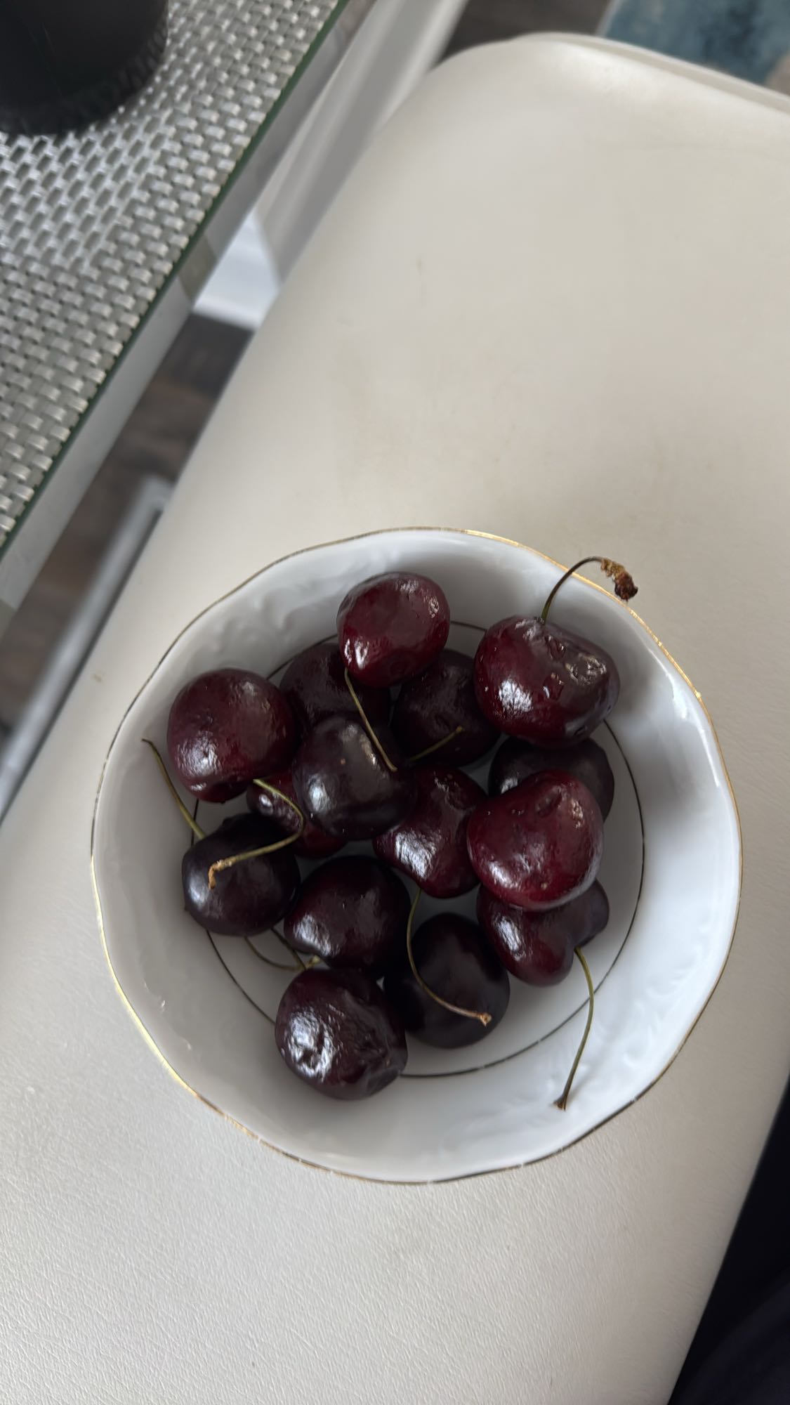 Bol de cerises fraîches