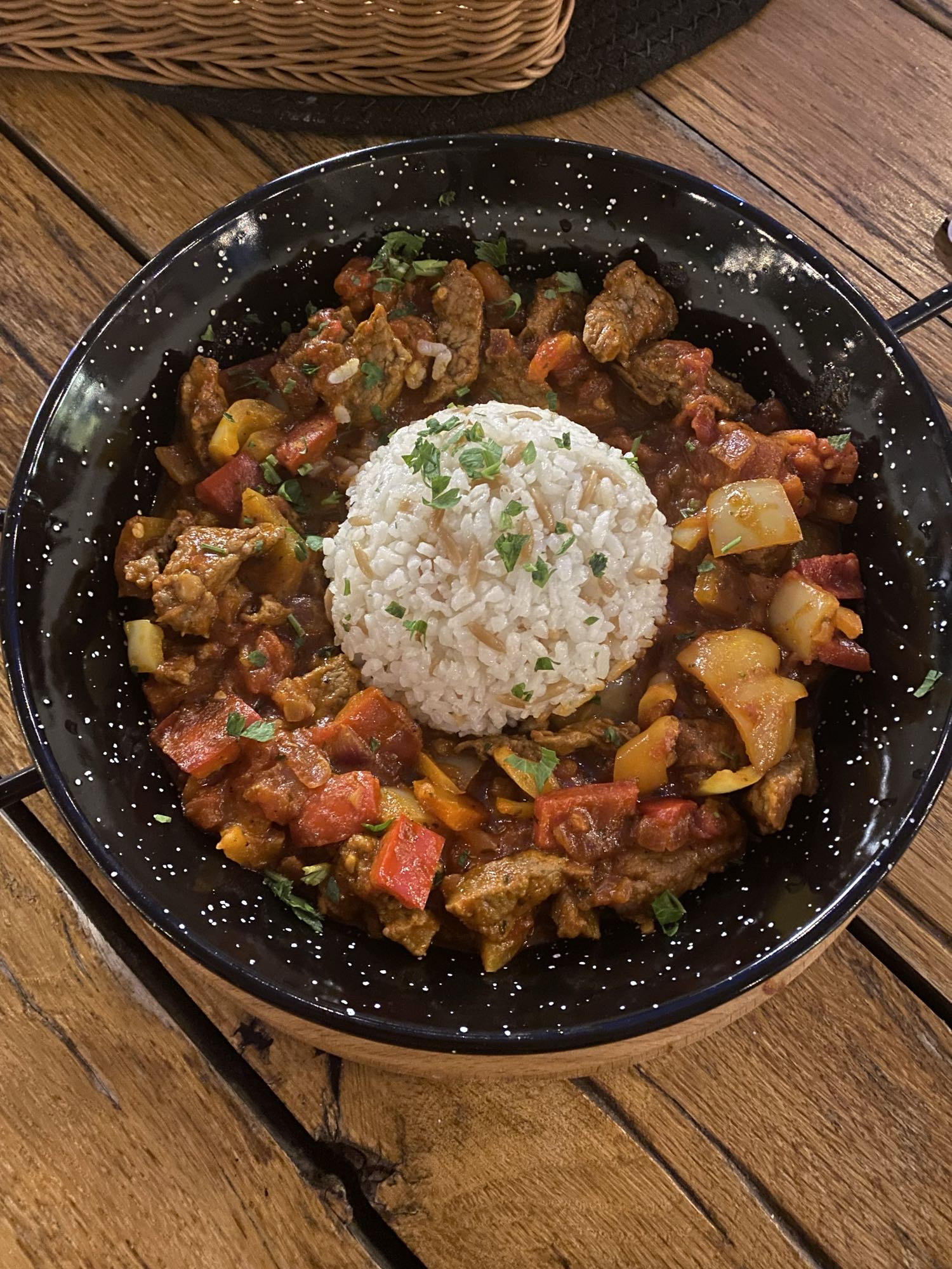 Orez cu tocăniță de vită