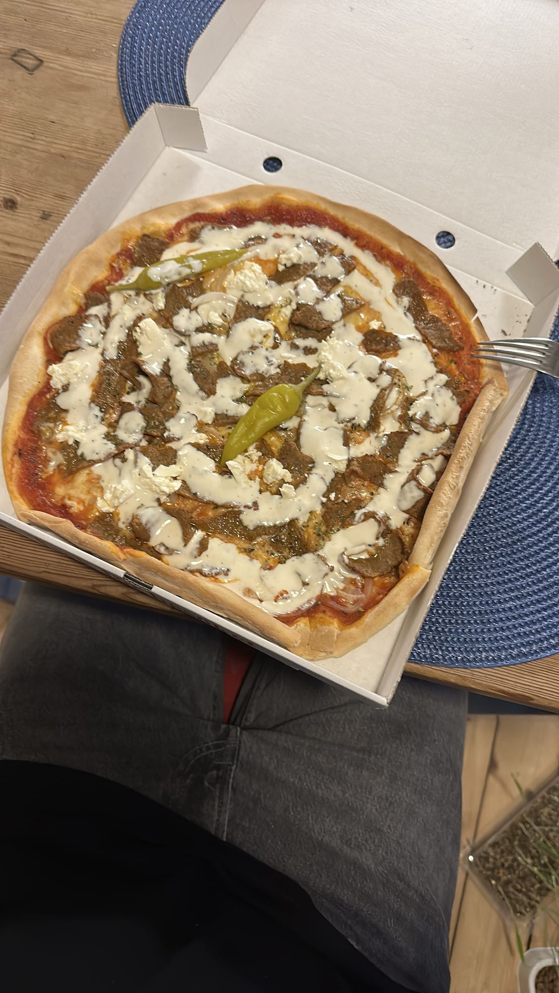 Kebabpizza med sås