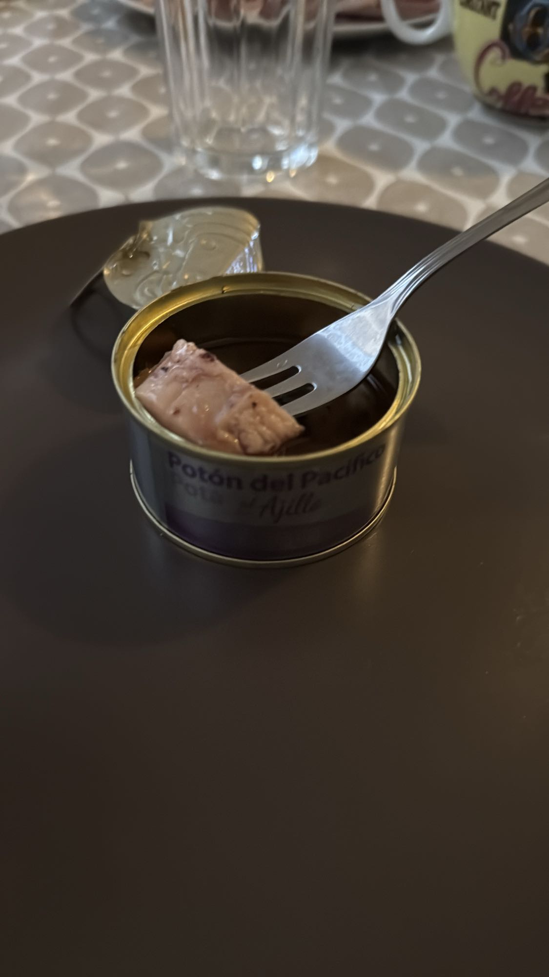 potón enlatado al ajillo