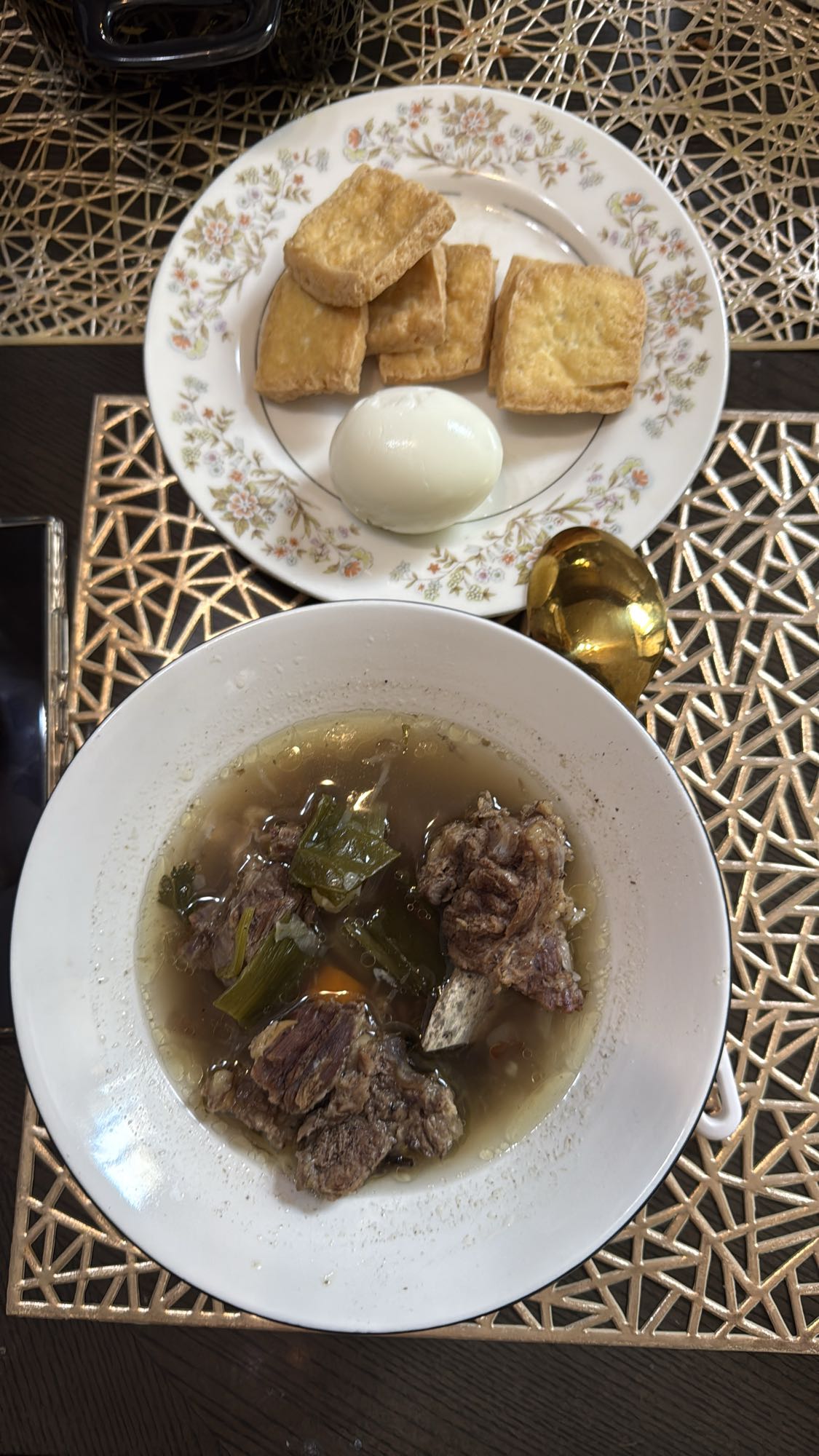 Beef soup with tofu & egg