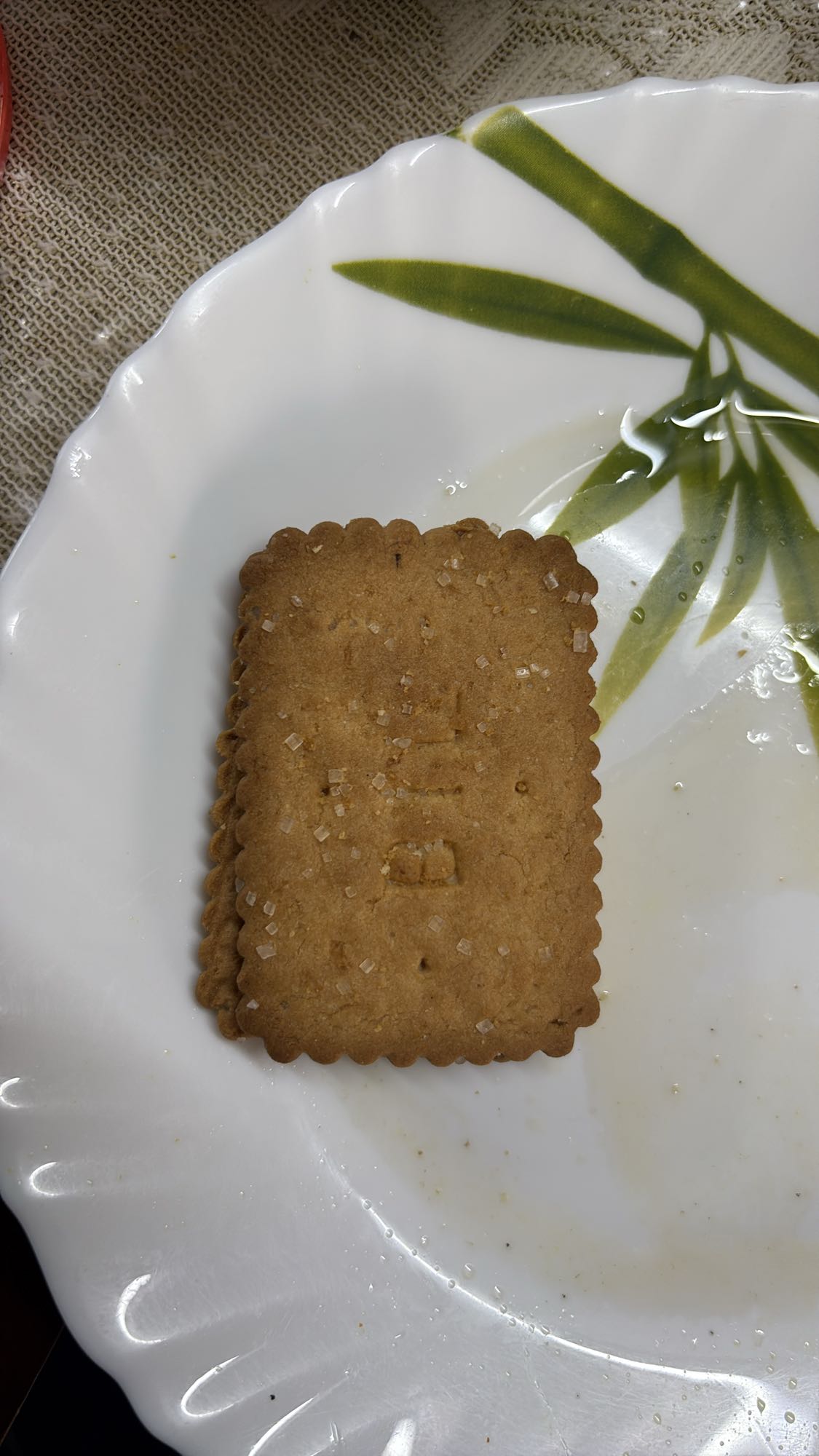 single sugar biscuit