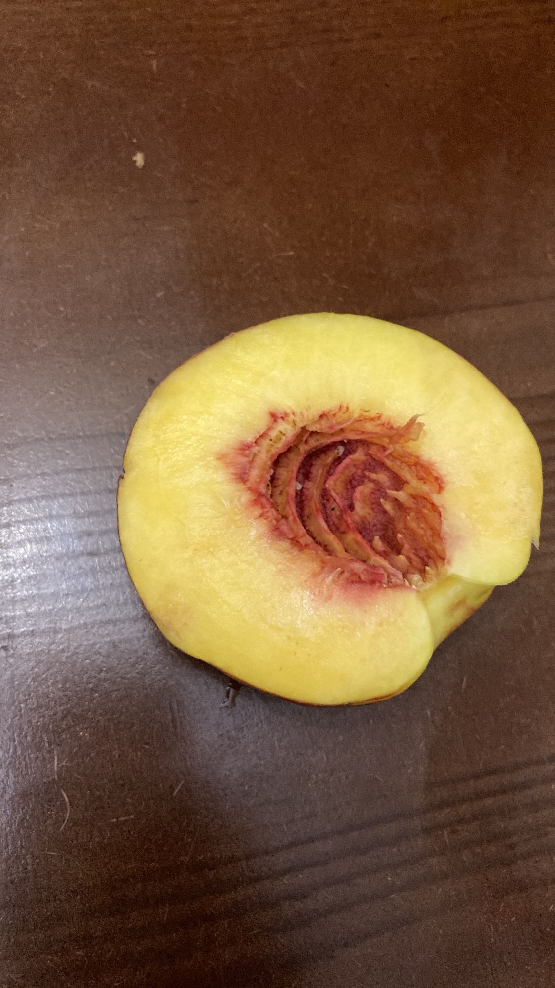 Demi-pêche fraîche