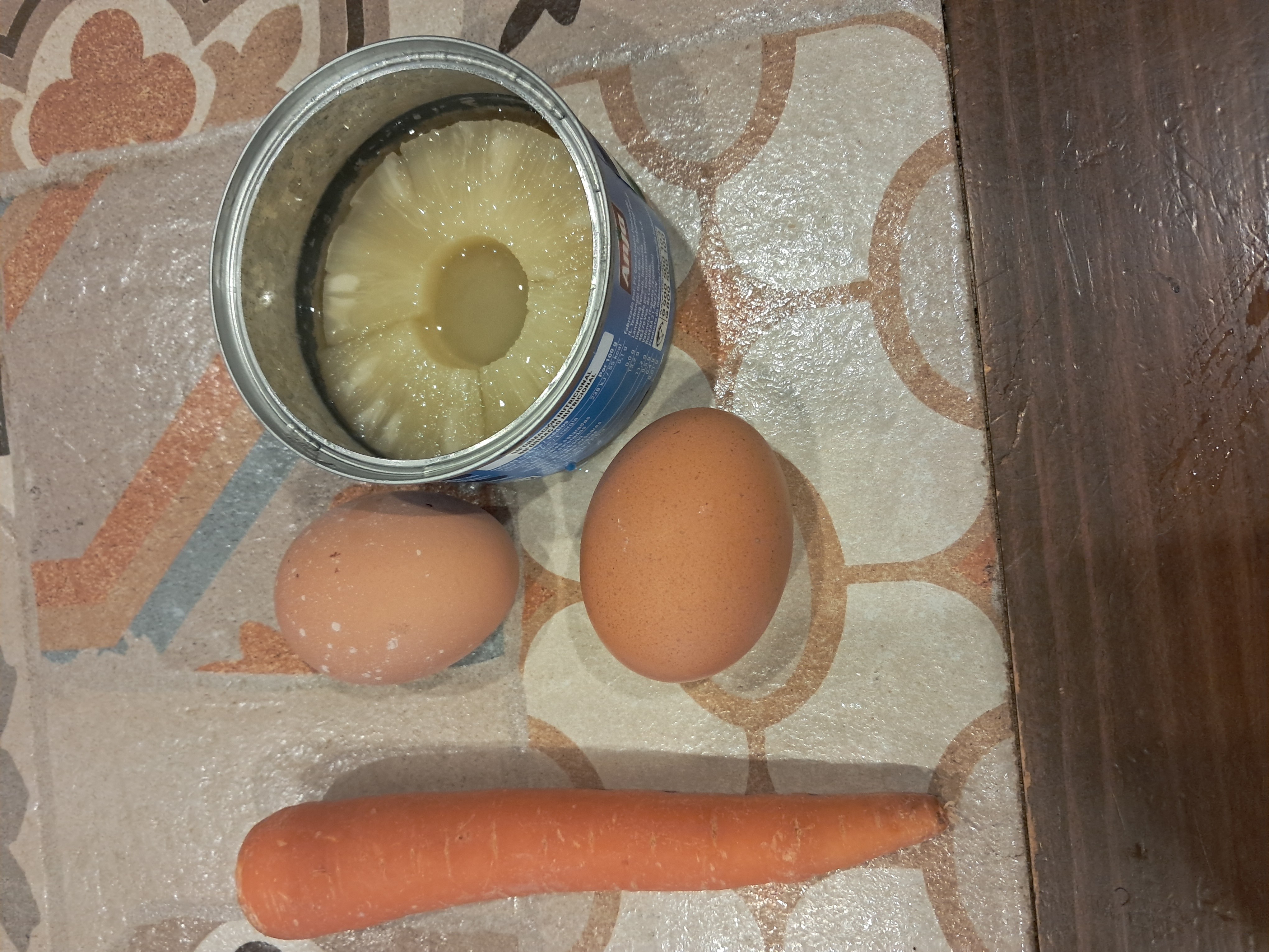 Huevos, piña y zanahoria