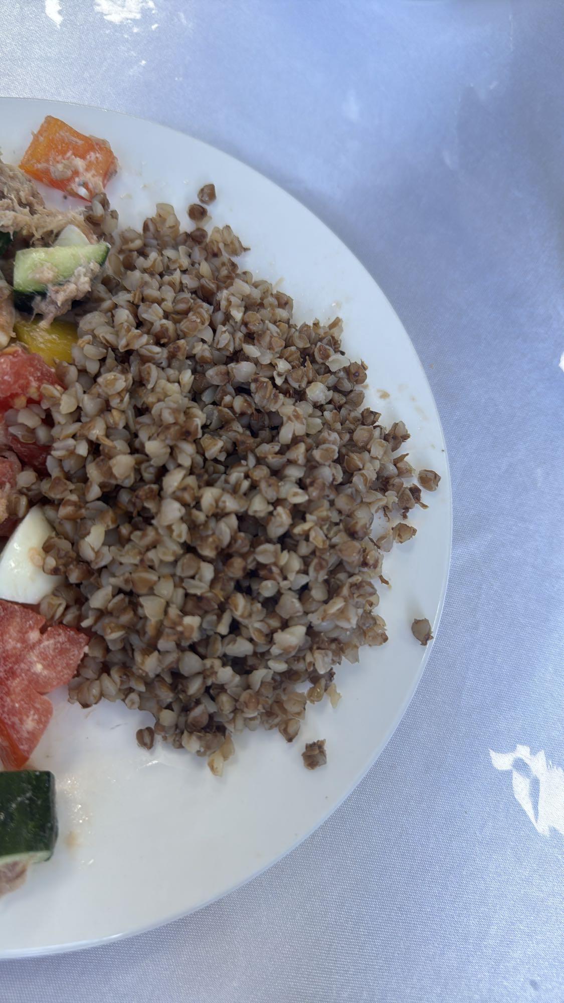 гречка с овощами и тунцом