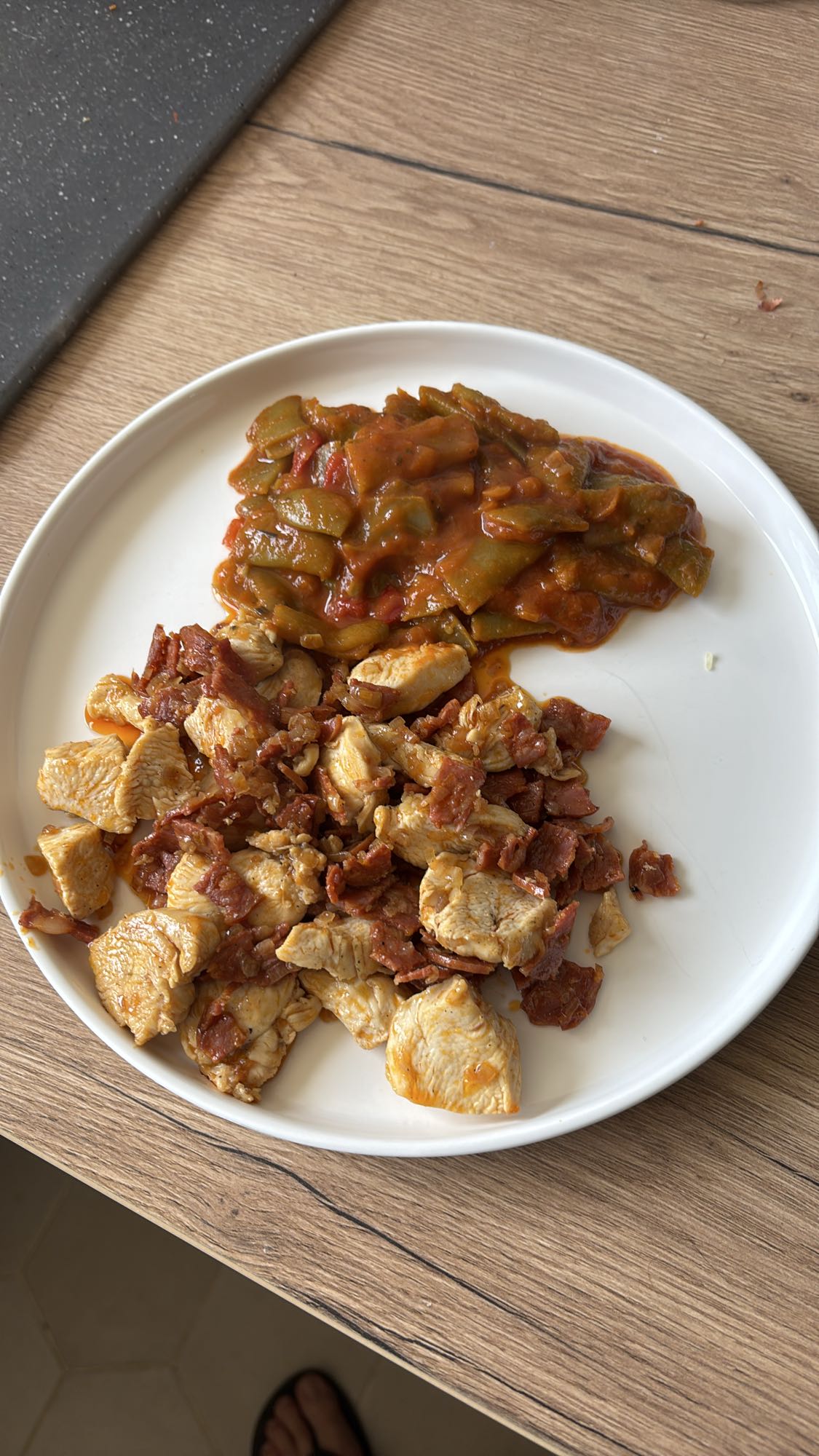 Poulet et légumes sauce tomate